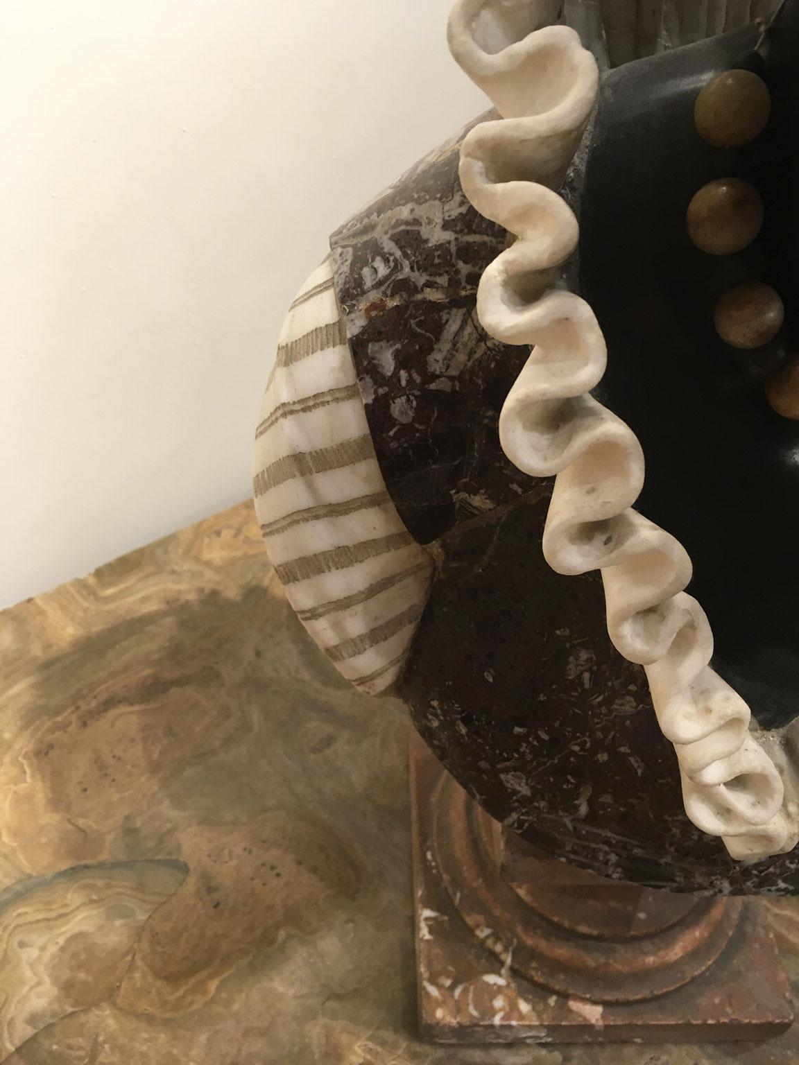 Mediados del siglo XVIII Venezia Italia Escultura de mármol negro Busto de mujer joven en venta 10