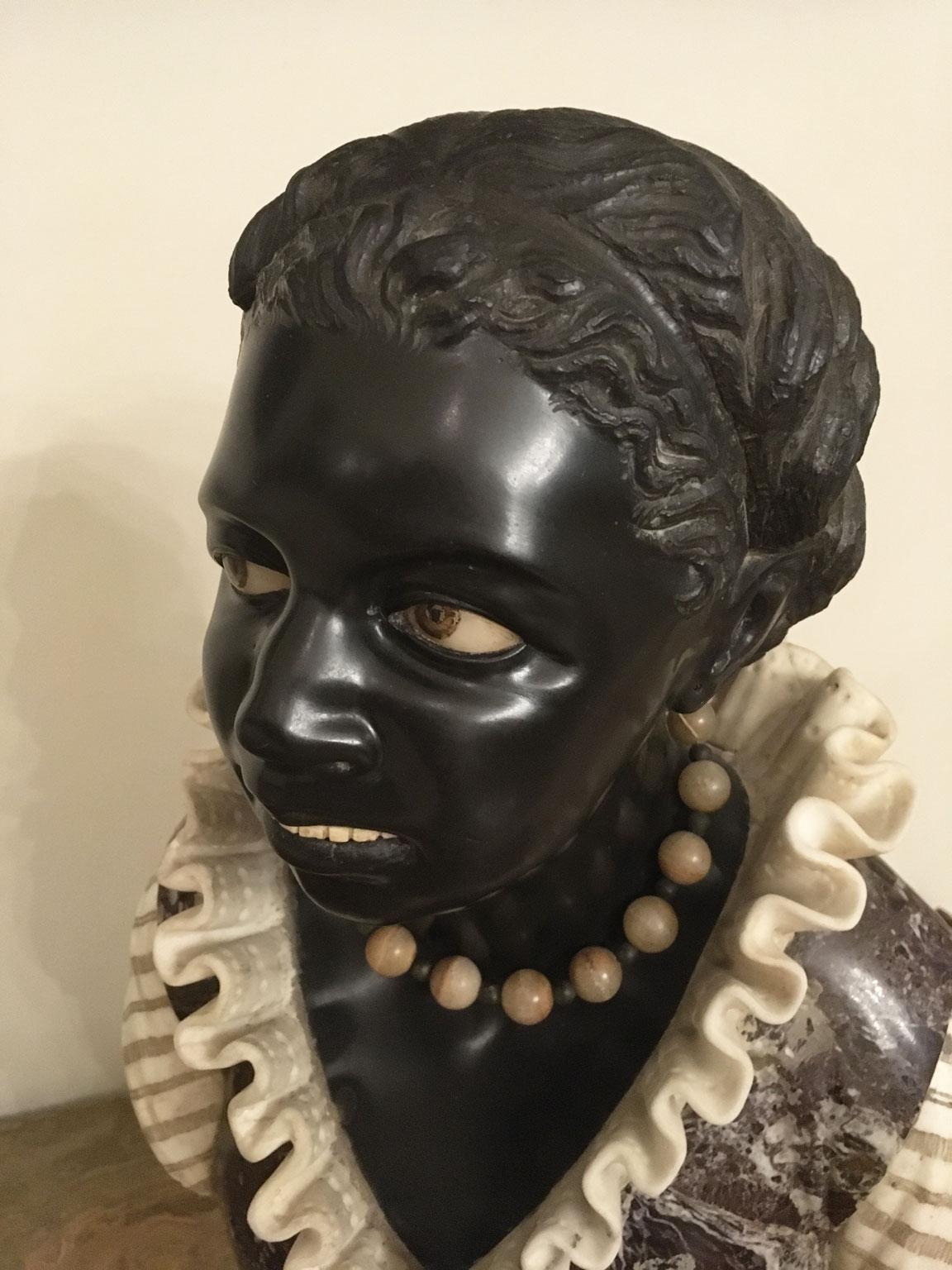Mediados del siglo XVIII Venezia Italia Escultura de mármol negro Busto de mujer joven Neoclásico en venta