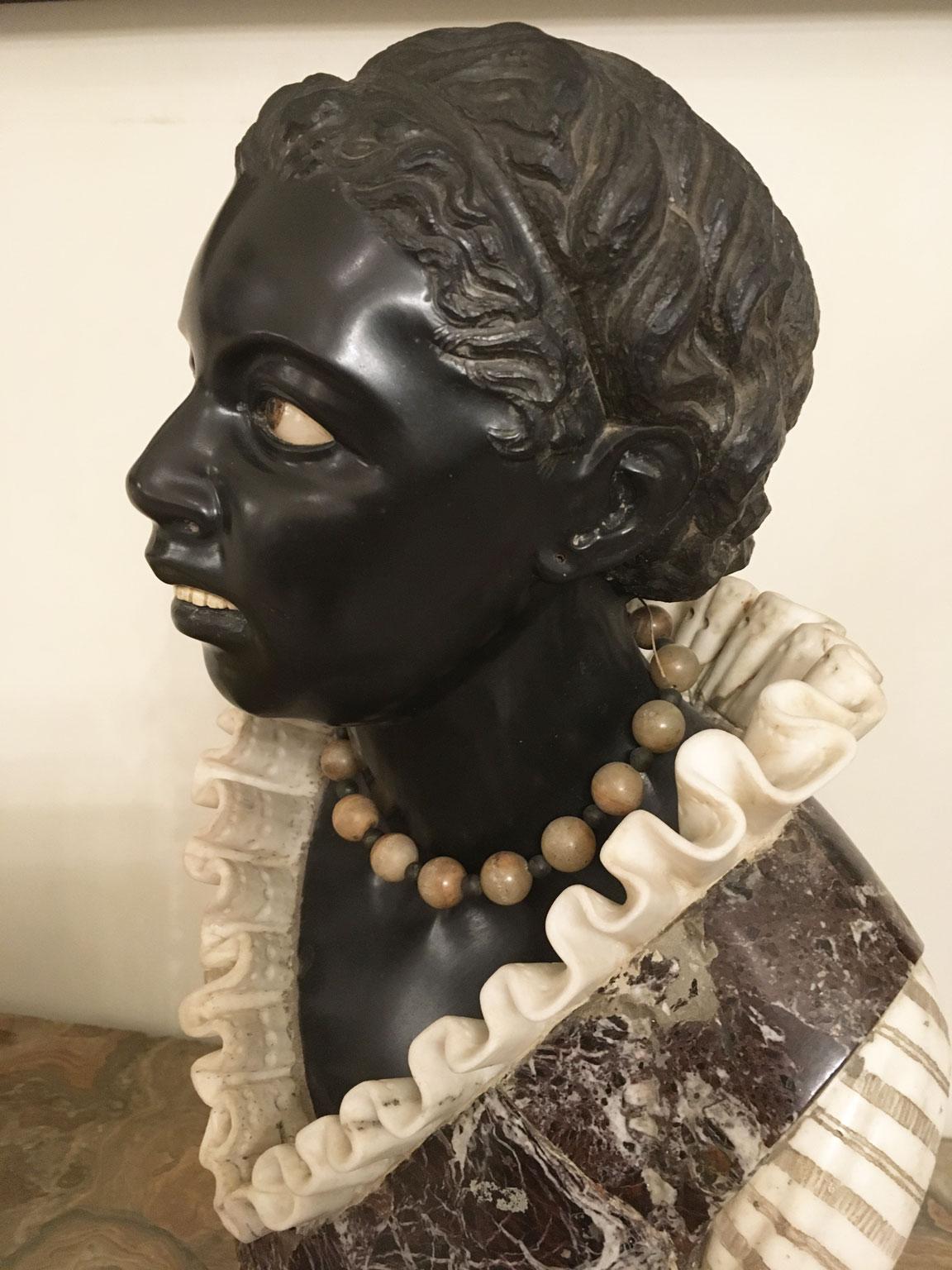 Mediados del siglo XVIII Venezia Italia Escultura de mármol negro Busto de mujer joven en Bueno estado para la venta en Brescia, IT