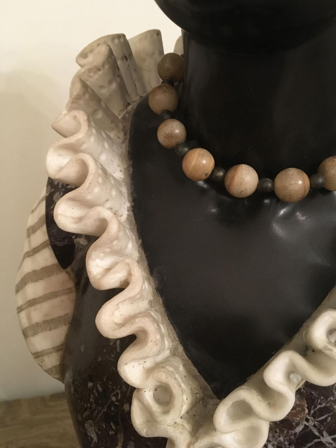 Mediados del siglo XVIII Venezia Italia Escultura de mármol negro Busto de mujer joven Mármol en venta