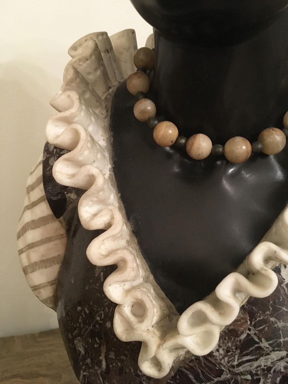 Mediados del siglo XVIII Venezia Italia Escultura de mármol negro Busto de mujer joven en venta 1