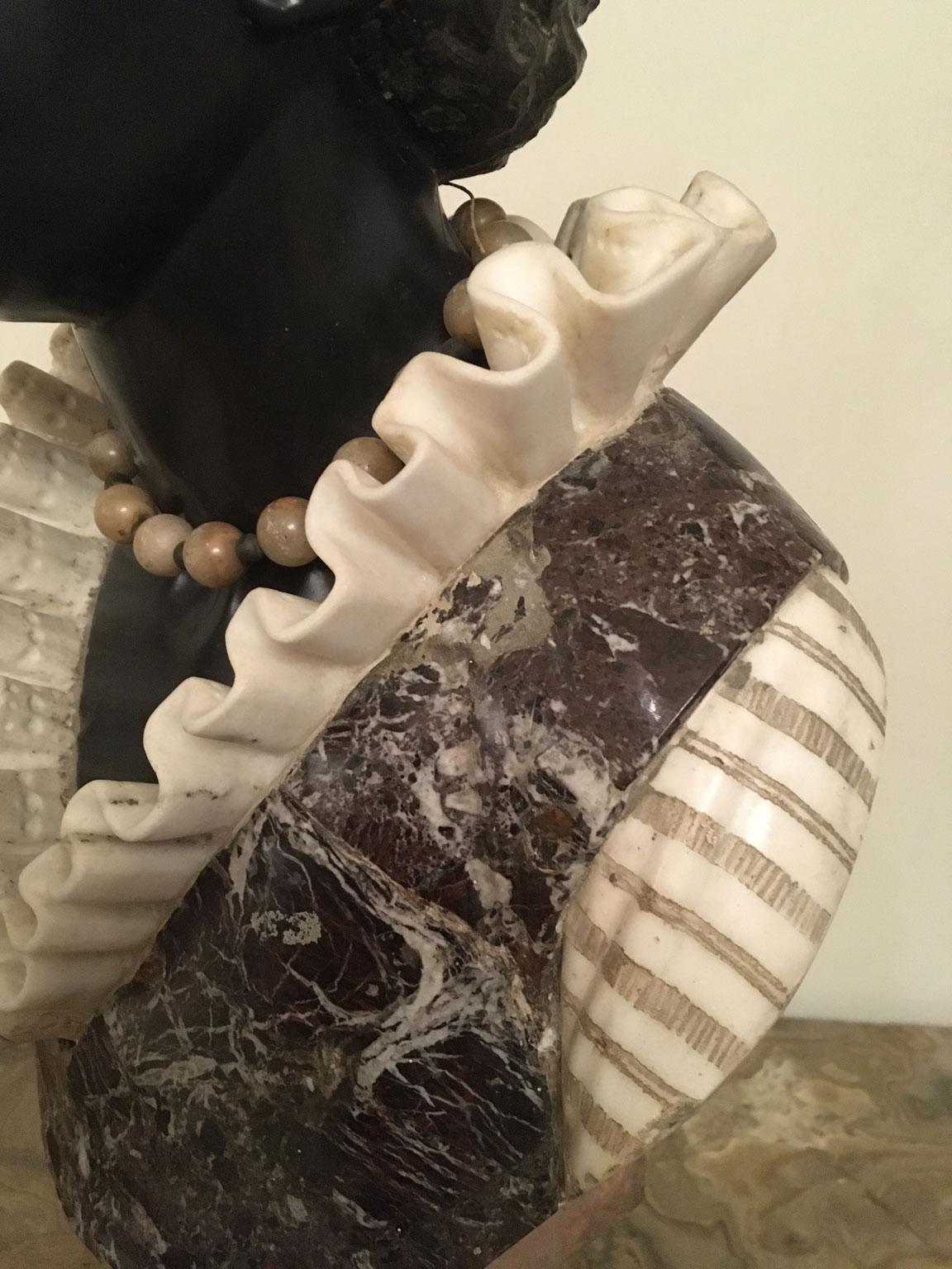 Mediados del siglo XVIII Venezia Italia Escultura de mármol negro Busto de mujer joven en venta 2