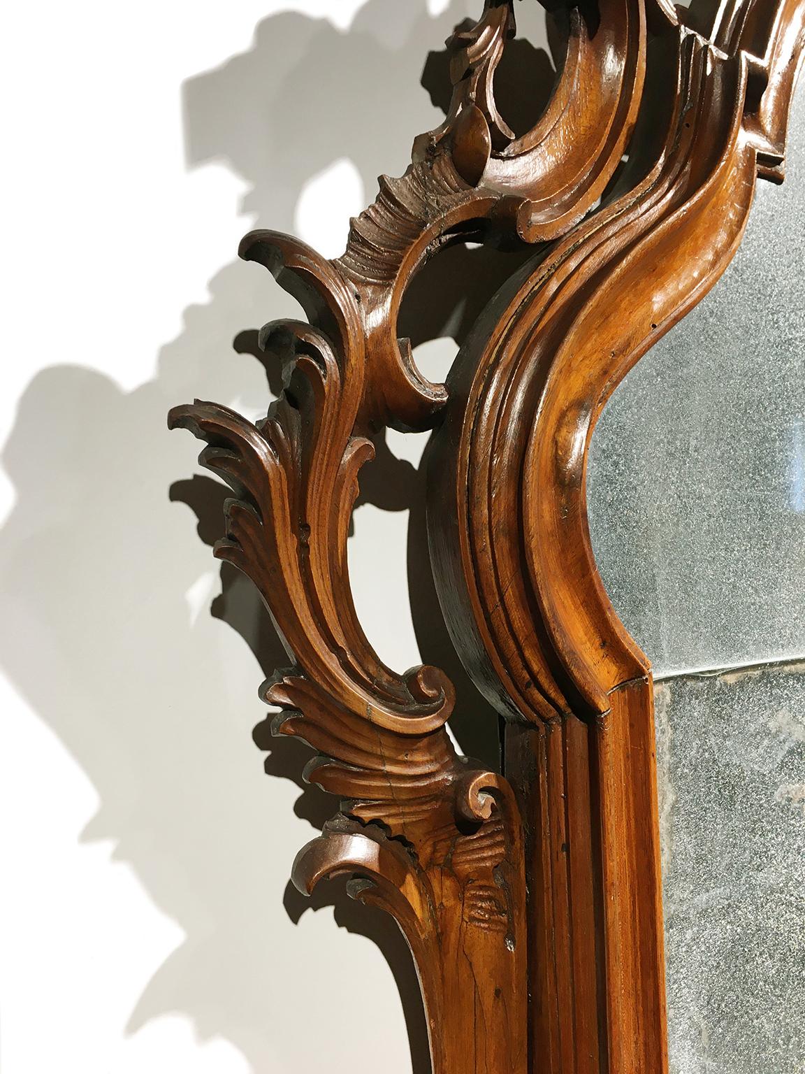 Ancient Italian Walnut Mirror, Venice, Circa 1750 For Sale 4