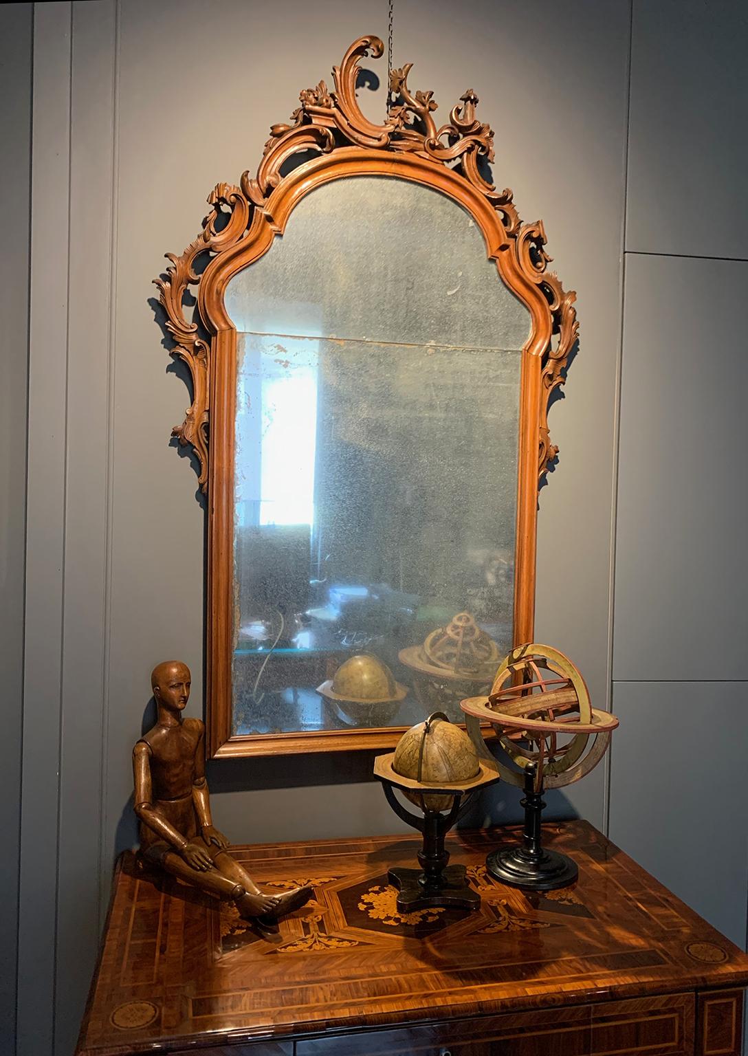 Ancient Italian Walnut Mirror, Venice, Circa 1750 For Sale 14