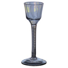 Mid-18th Century Wine Glass Hand Blown Cotton Twist Stem, English C 1765 (verre à vin soufflé à la main, tige torsadée en coton)