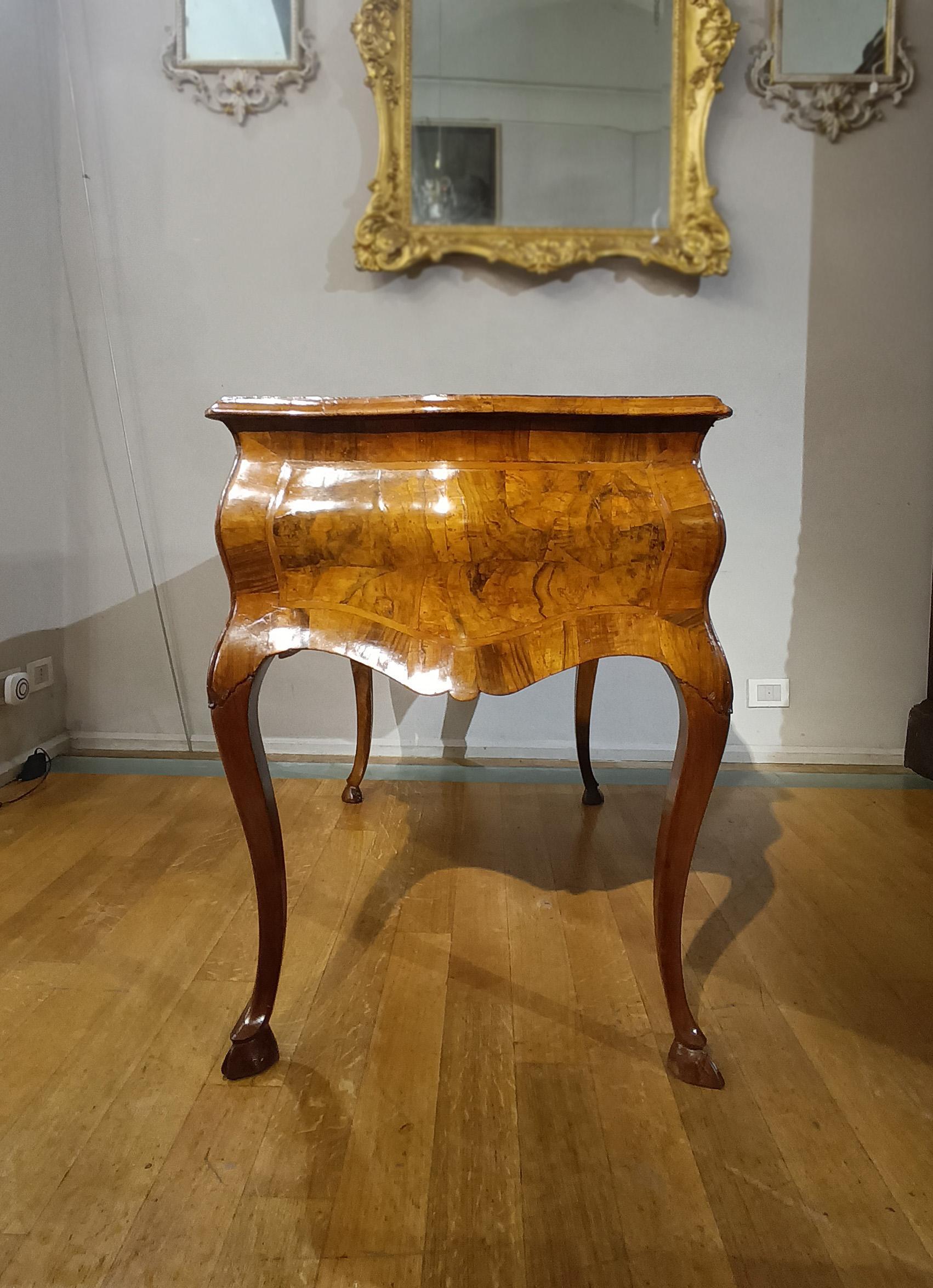Italian MID-18th CENTURY WOODEN WRITING DESK LOUIS XV in vendita