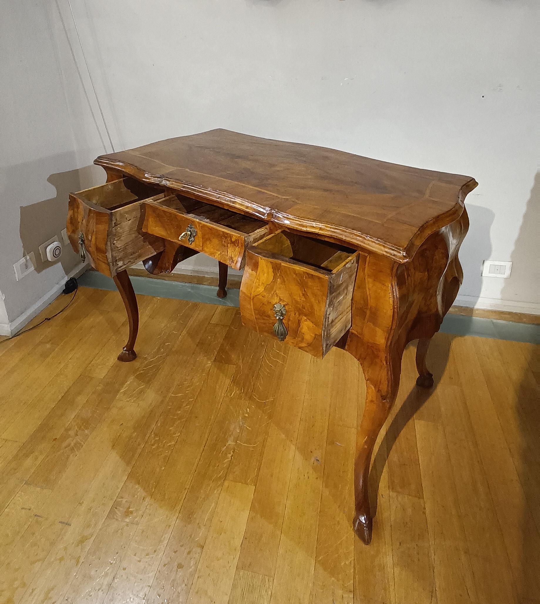 MID-18th CENTURY WOODEN WRITING DESK LOUIS XV In condizioni buone in vendita a Firenze, FI