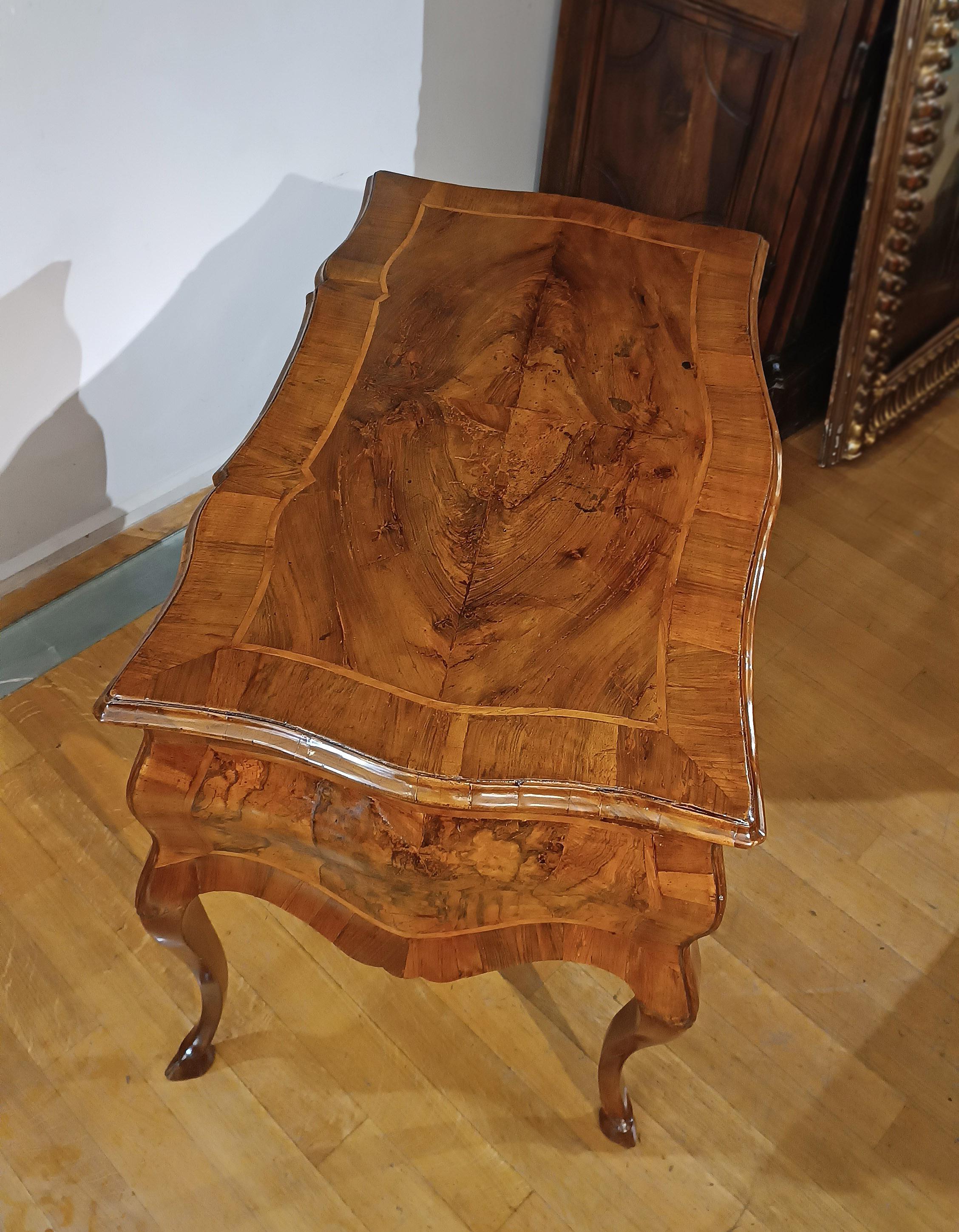 18th Century MID-18th CENTURY WOODEN WRITING DESK LOUIS XV in vendita