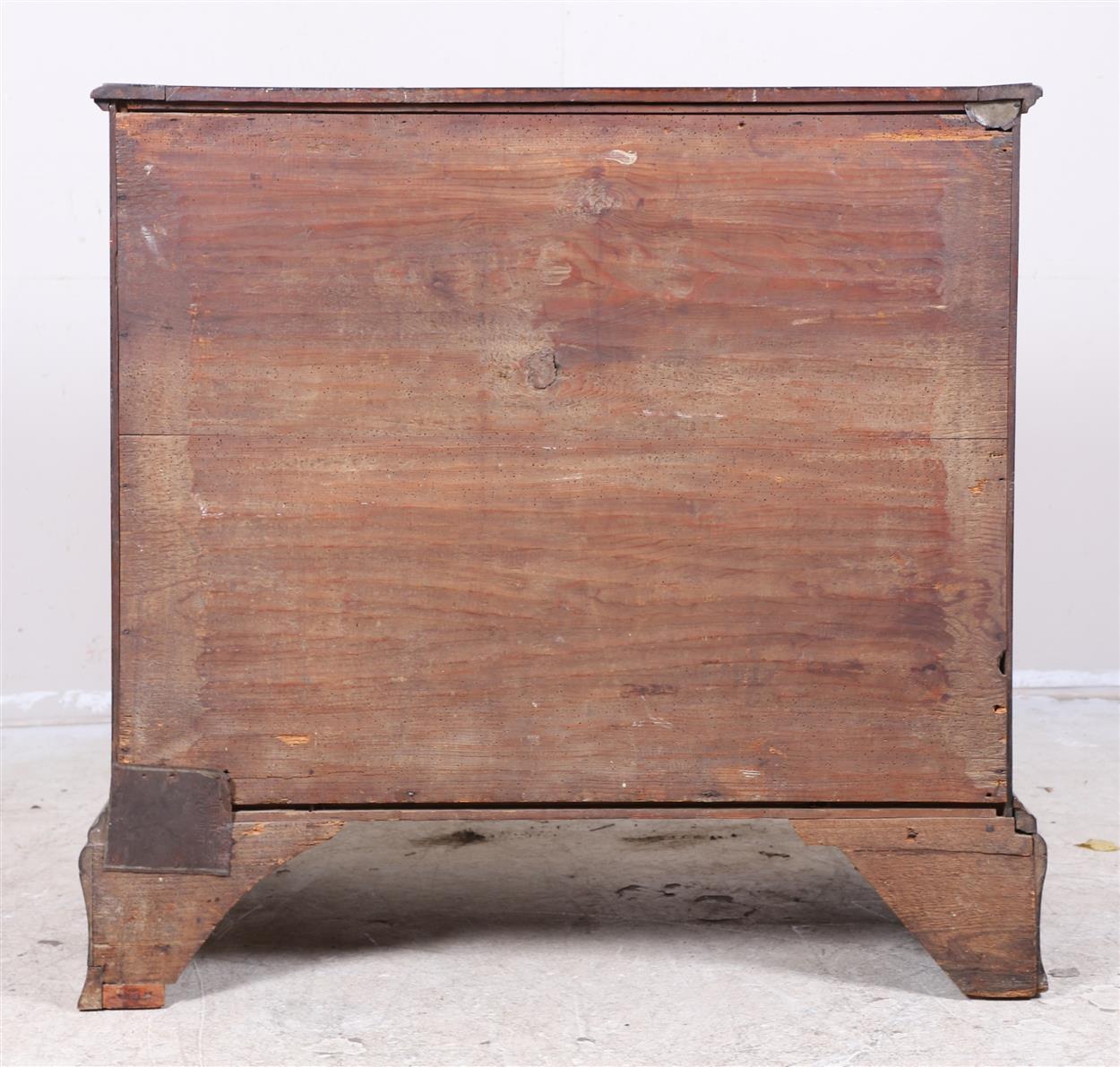 Mid-18th Century Colonial Virginia Walnut Chest of Drawers In Good Condition For Sale In Brooklyn, NY