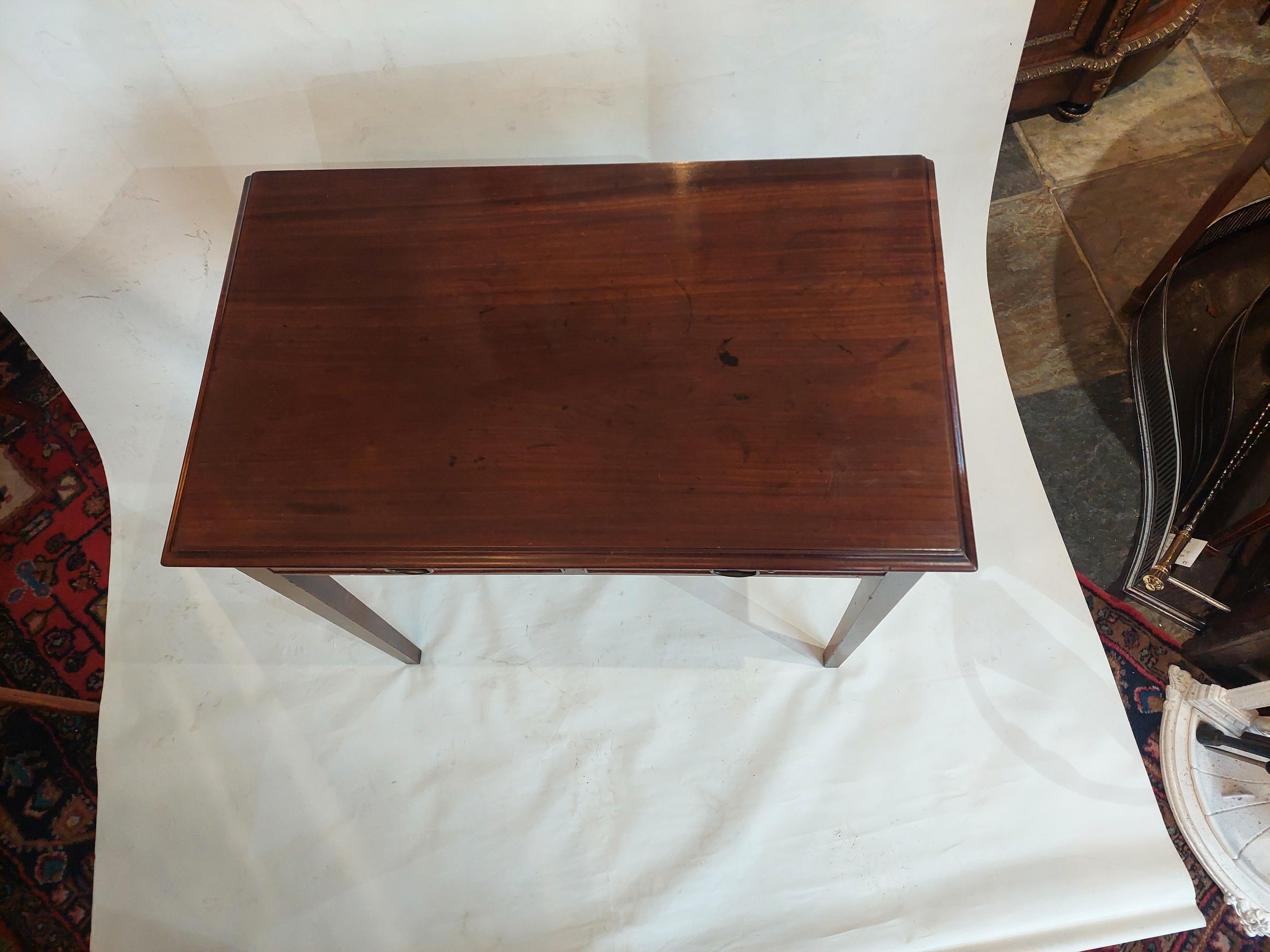 George III Table de hall en acajou de style géorgien du milieu du XVIIIe siècle en vente