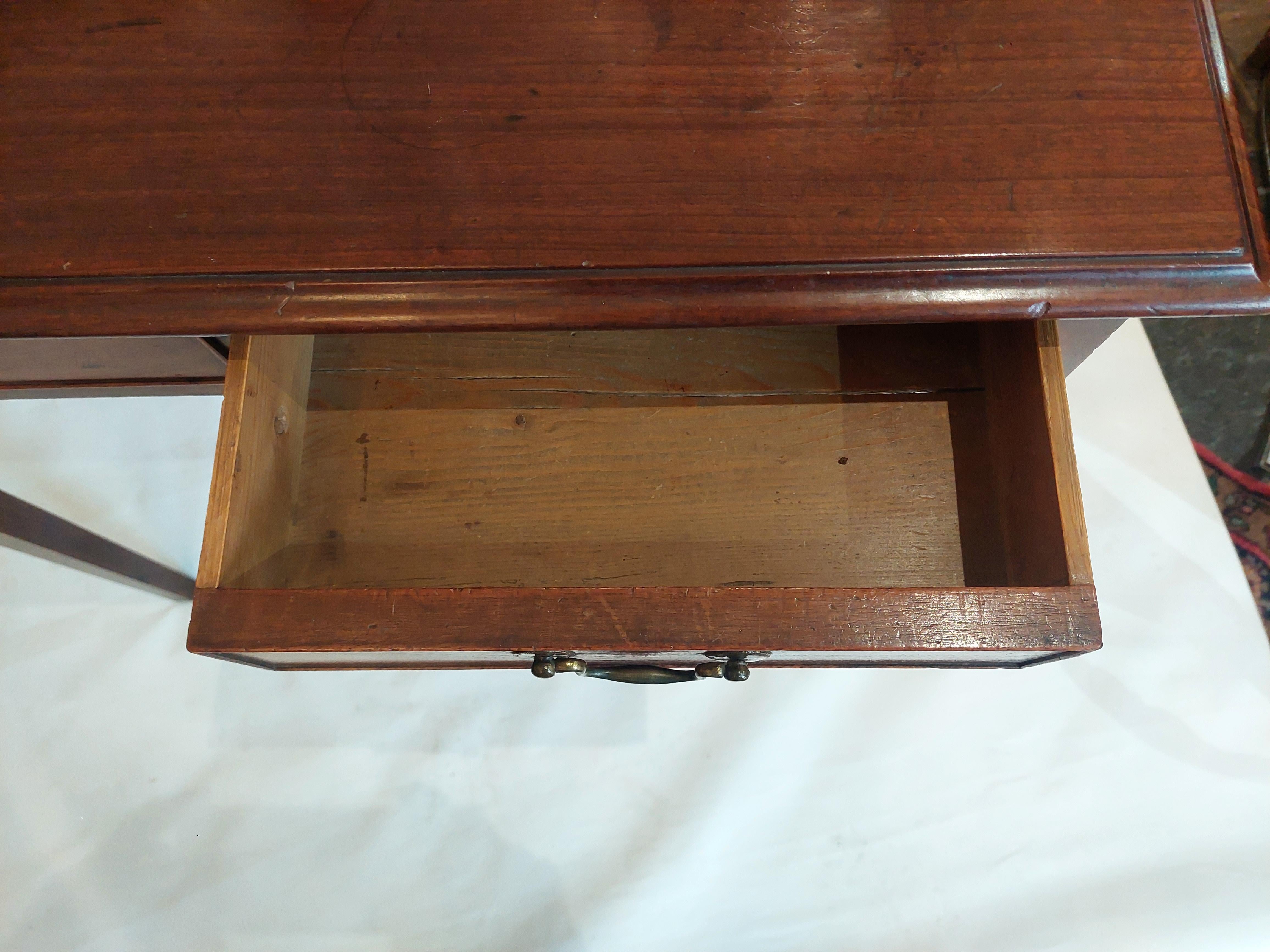 Table de hall en acajou de style géorgien du milieu du XVIIIe siècle en vente 3