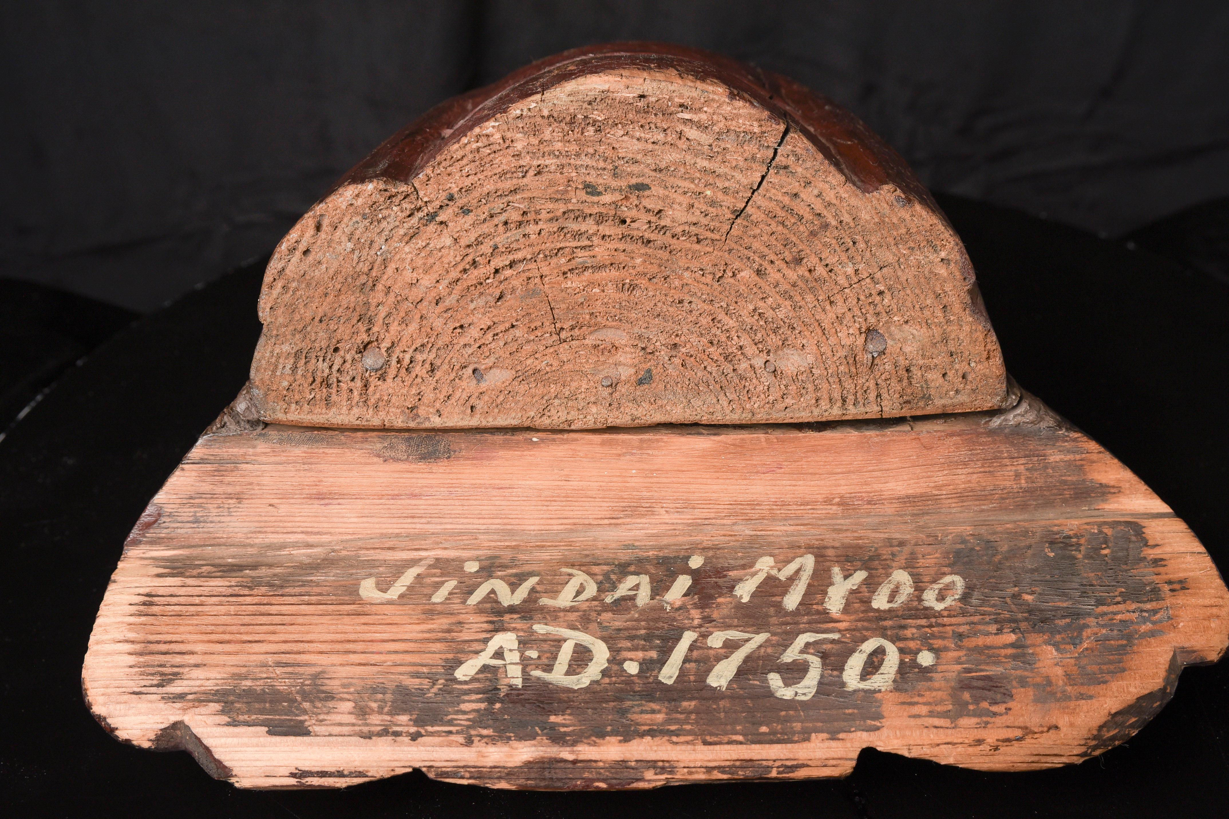 Figure bouddhiste japonaise du milieu du XVIIIe siècle. Pièce sublime avec une merveilleuse patine de plus de 250 ans en vente 3