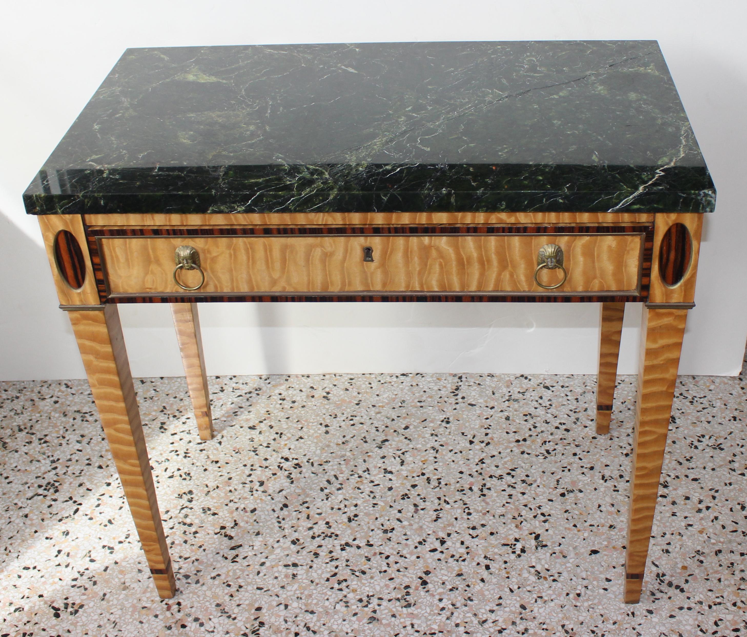 Mid-19 Century American Side Table in Ribbon Satinwood and Marble In Good Condition In West Palm Beach, FL