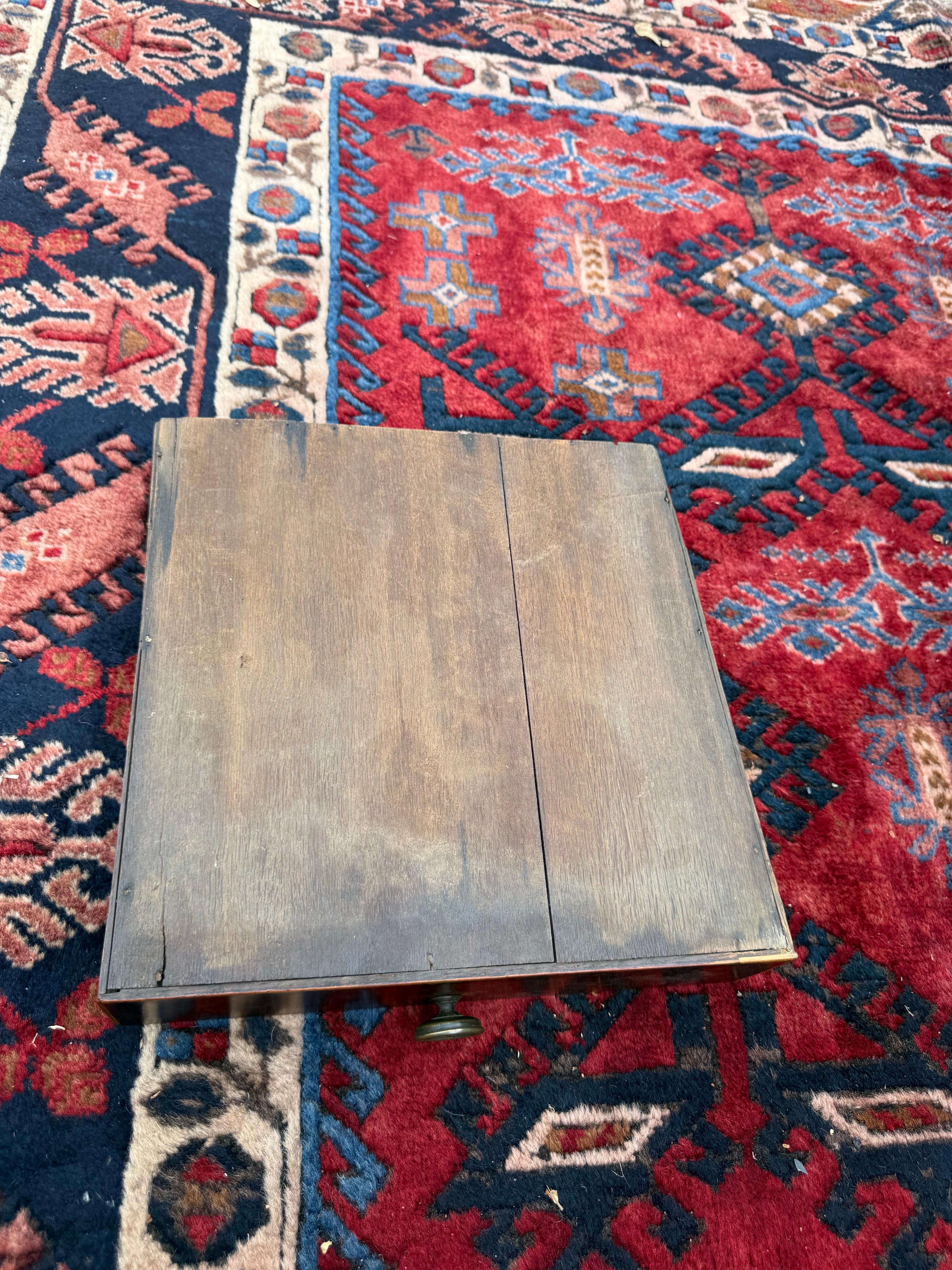 Mid-19 Century Federal Mahogany With Inlay Table For Sale 7