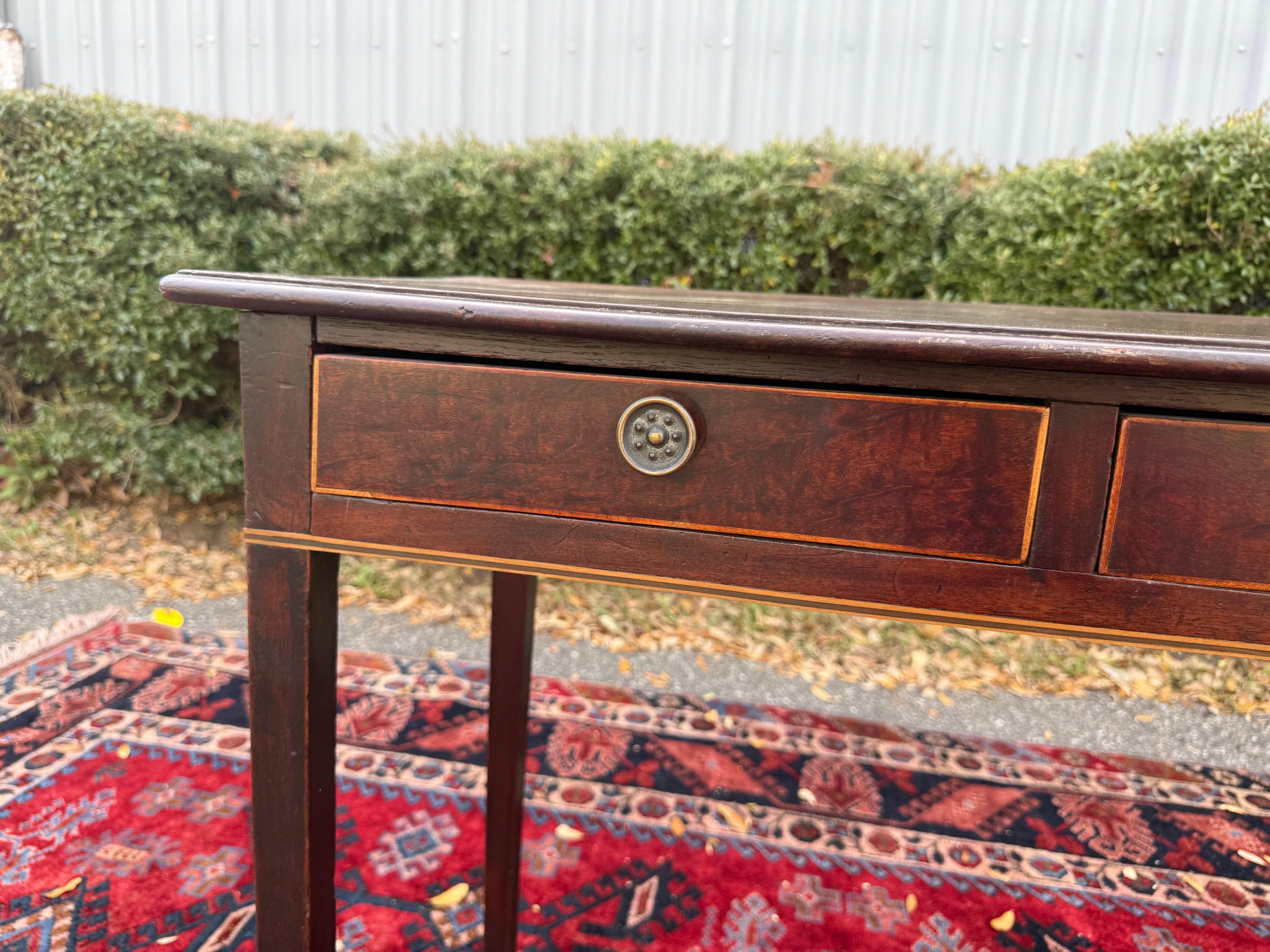 Mid-19 Century Federal Mahogany With Inlay Table In Good Condition For Sale In Charleston, SC