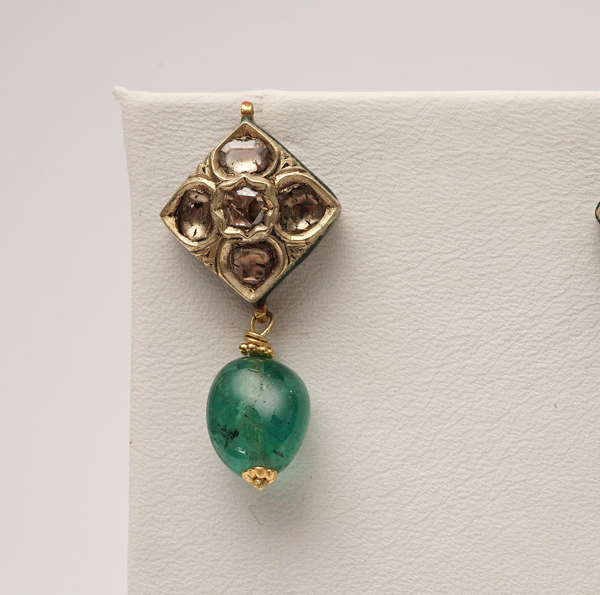 Women's or Men's Diamond Emerald 22 Karat Drop Earrings with Indian Kundan Enamel Work, Mid-1900s