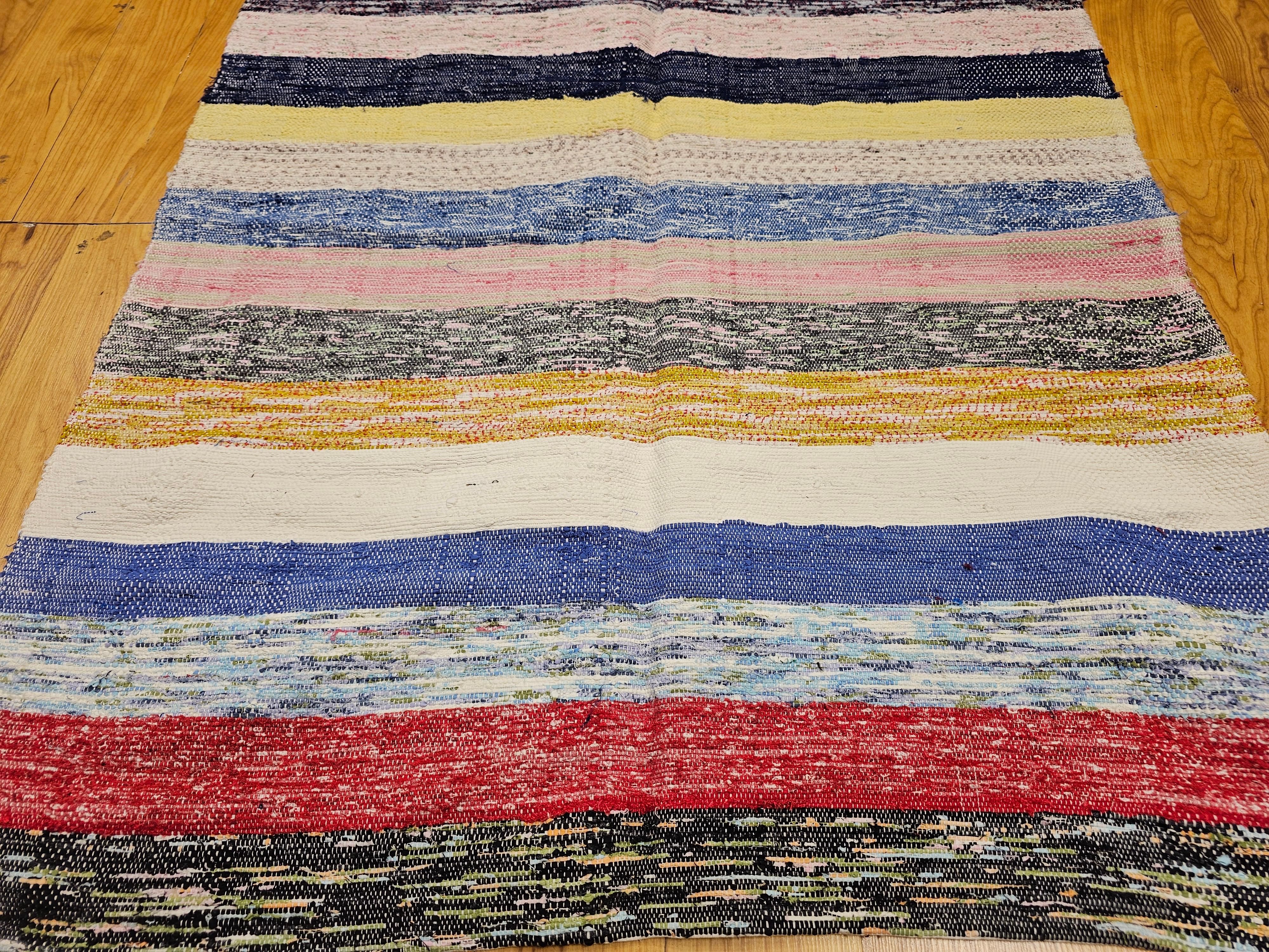 Americano Mid 1900s American Rag Rug with Scandinavian Kilim-Inspired Pattern and Colors in vendita