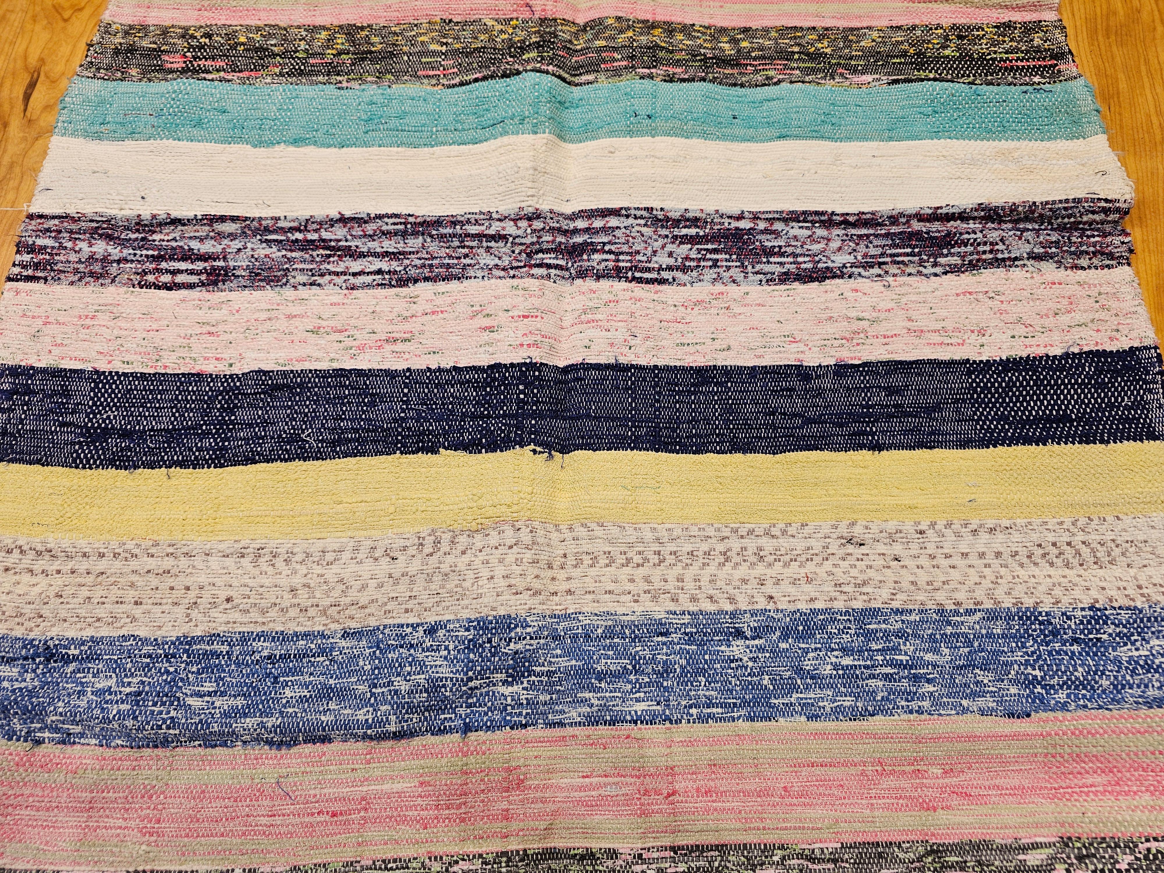 Tessuto a mano Mid 1900s American Rag Rug with Scandinavian Kilim-Inspired Pattern and Colors in vendita