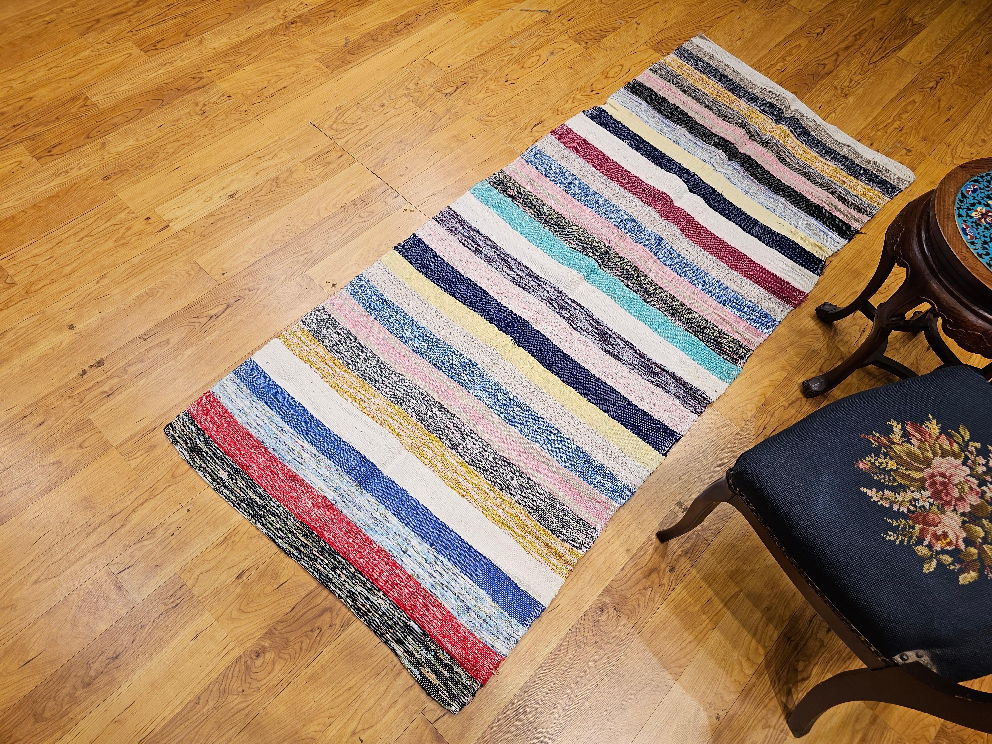 Mid 1900s American Rag Rug with Scandinavian Kilim-Inspired Pattern and Colors in vendita 2