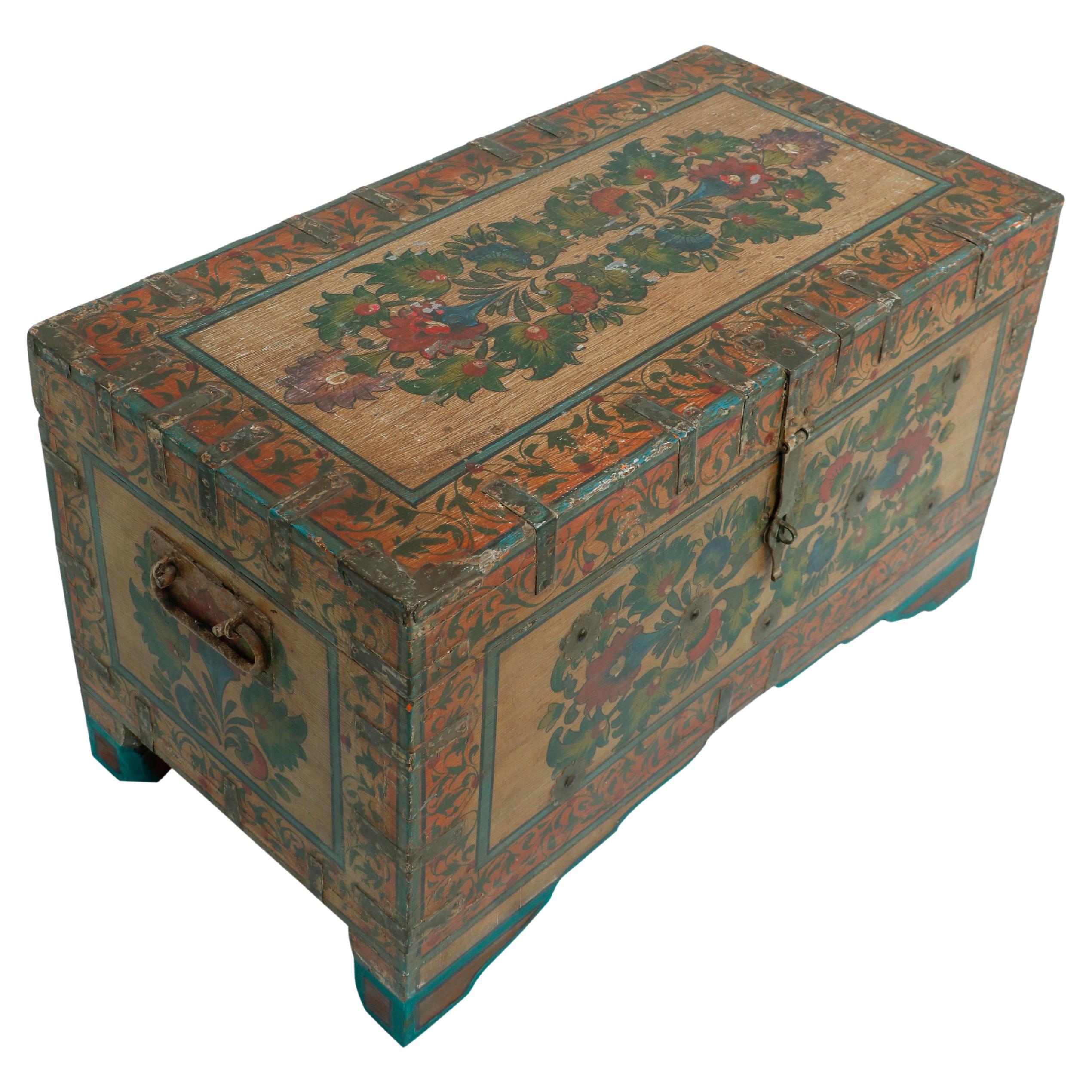 Baule indiano della metà del 1900 dipinto a mano