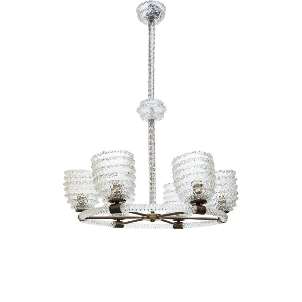A 1940s Murano Italian design. Classic and elegant chandelier by Barovier e Toso. Clear blown glass Rostrato technique with bronzed brass details. Six shades and light bulbs. The circular base of this lighting fixture holds the six vessel shaped