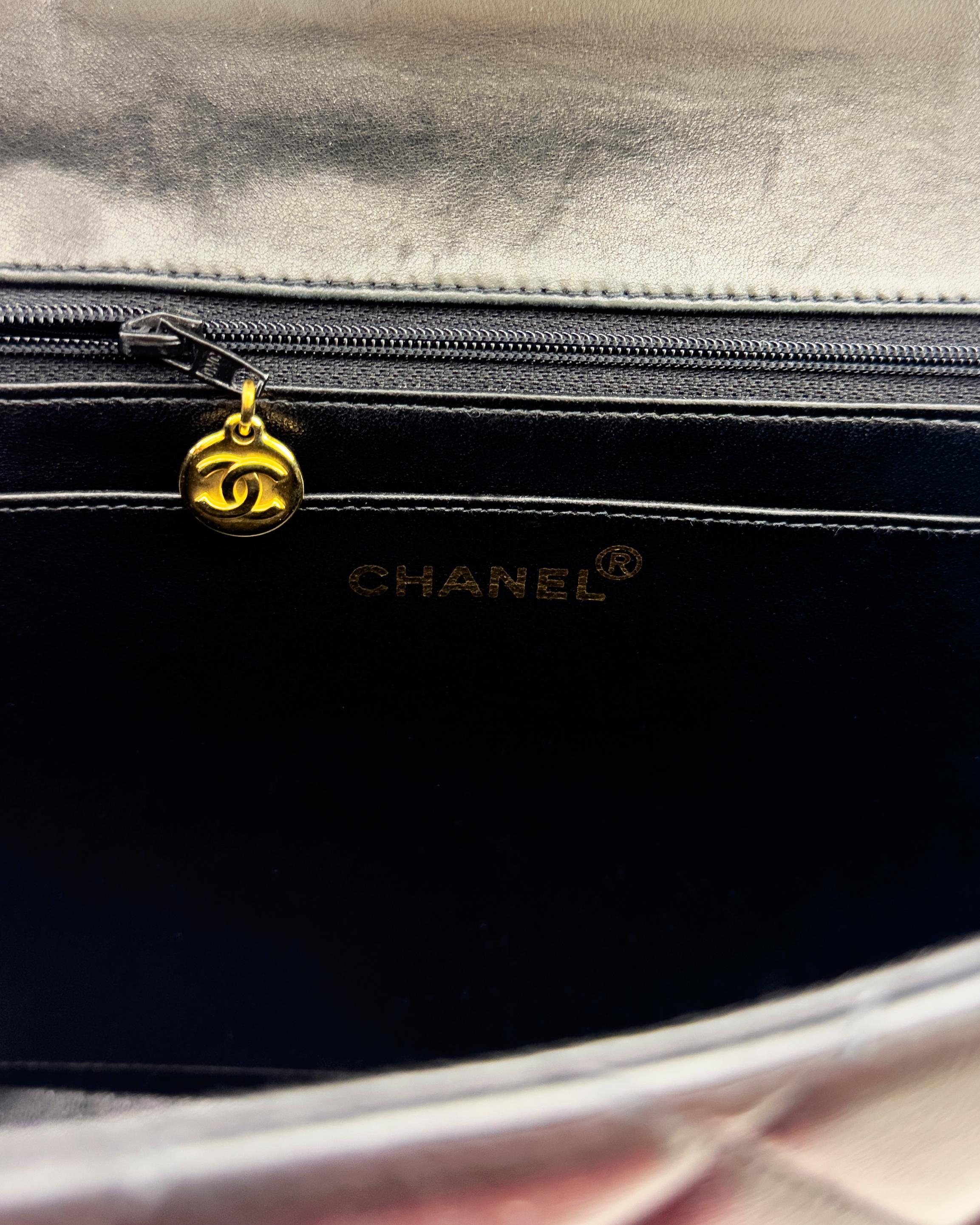 Mid 1990s Chanel Black Quilted Lambskin Jumbo Flap Bag with 24K Gold Hardware For Sale 3
