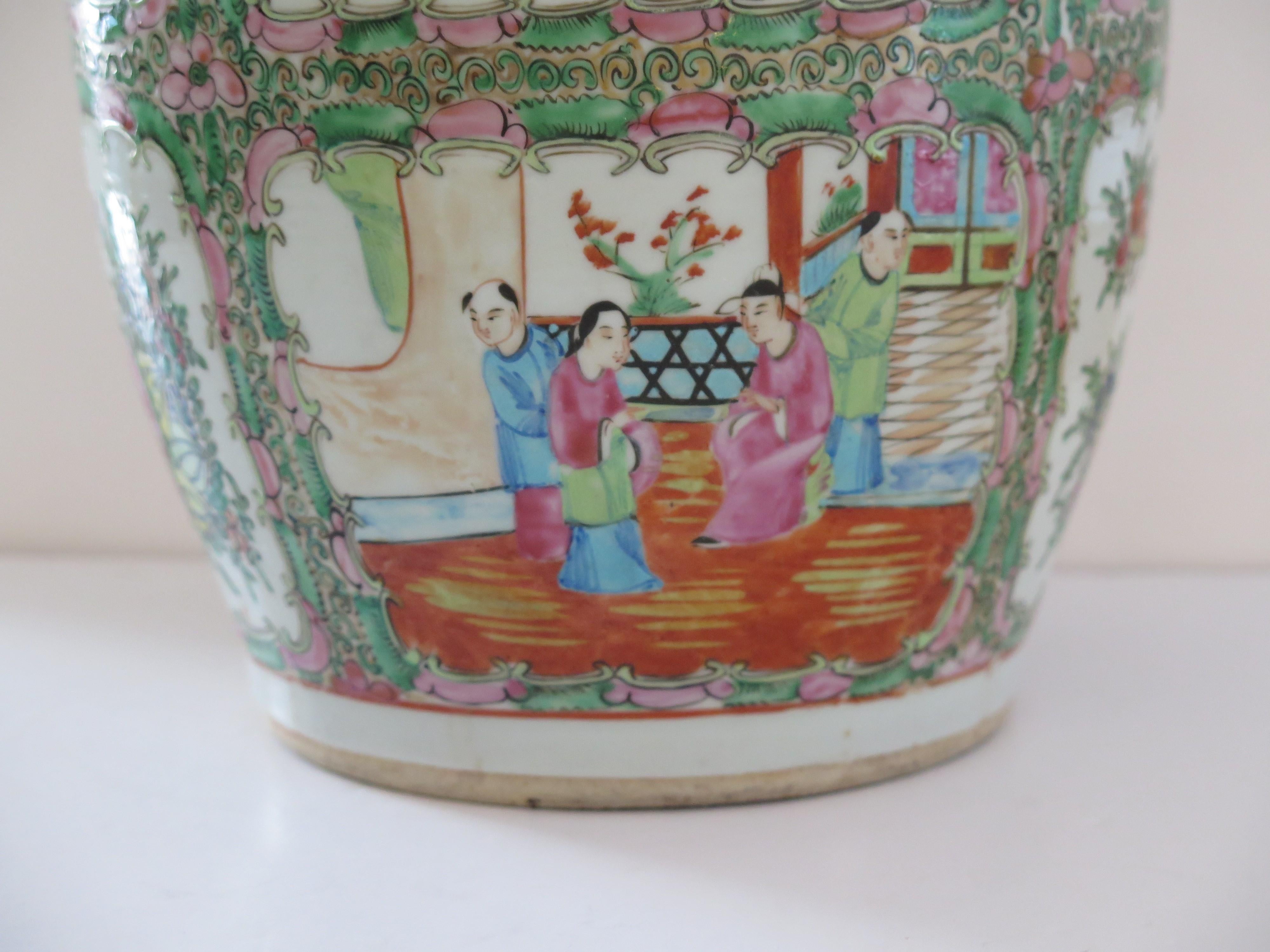 Große chinesische Export-Vase mit Rosenmedaillon aus Porzellan, Qing, um 1850 im Angebot 3