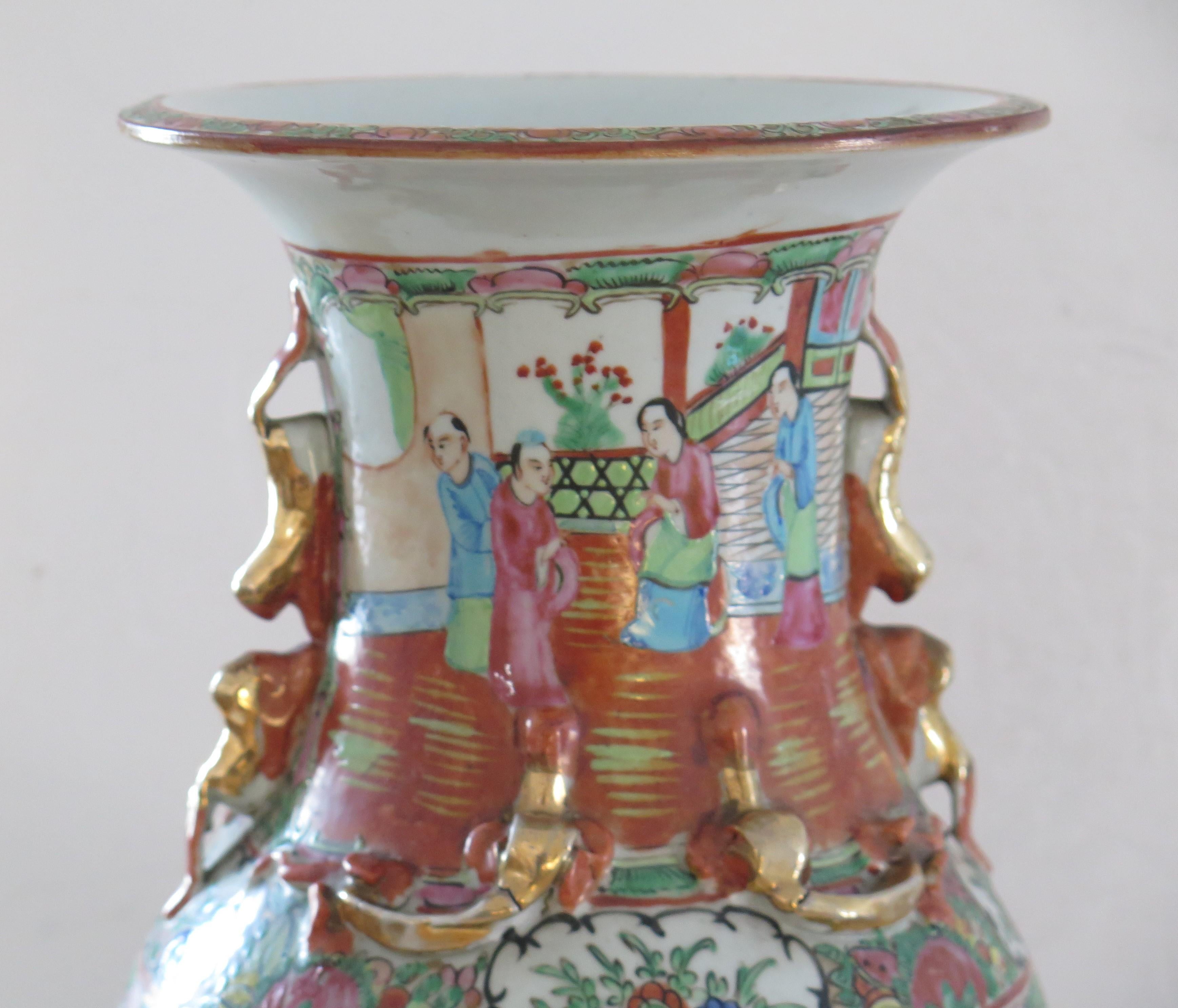 Chinese Export Large Vase Rose Medallion Porcelain, Qing Circa 1850 For Sale 3
