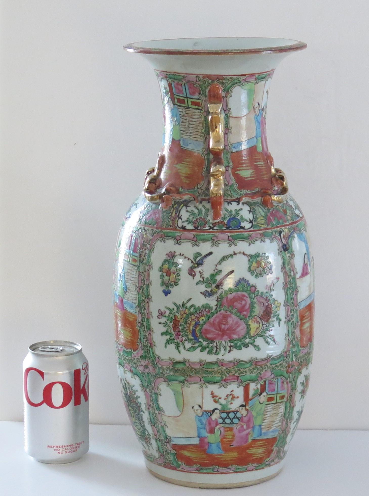 Chinese Export Large Vase Rose Medallion Porcelain, Qing Circa 1850 For Sale 7