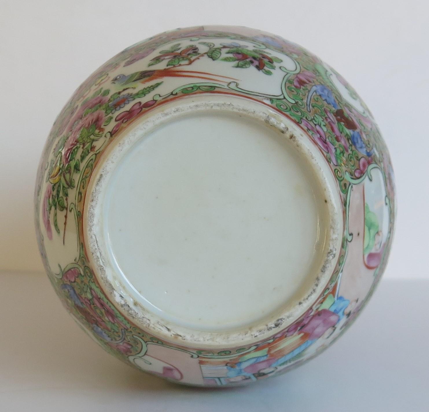 Chinese Export Vase Rose Medallion Porcelain, Qing Ca. 1850 10
