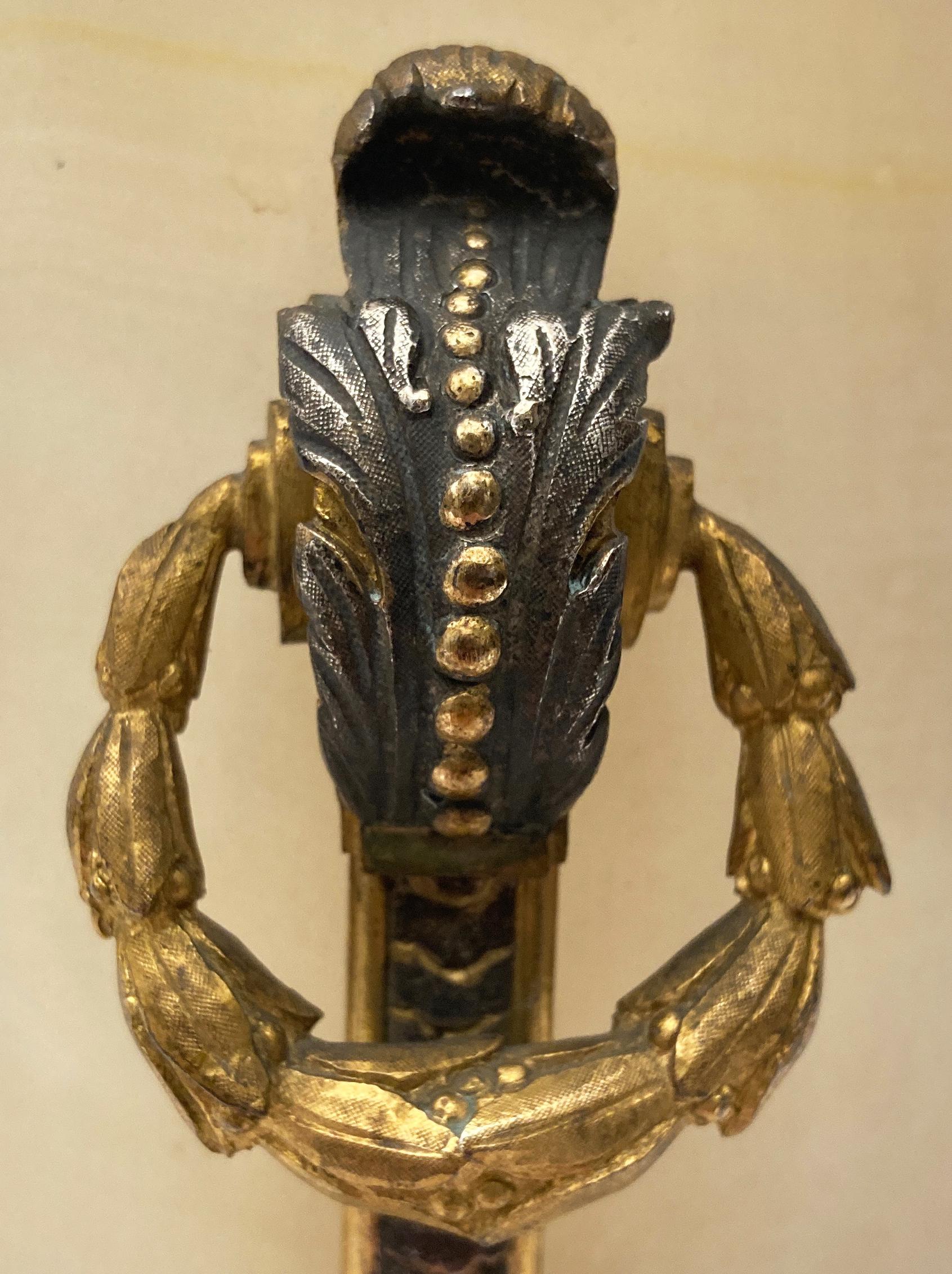 Argent Milieu du 19ème siècle. Vase en bronze argenté et doré avec albâtre au miel. en vente