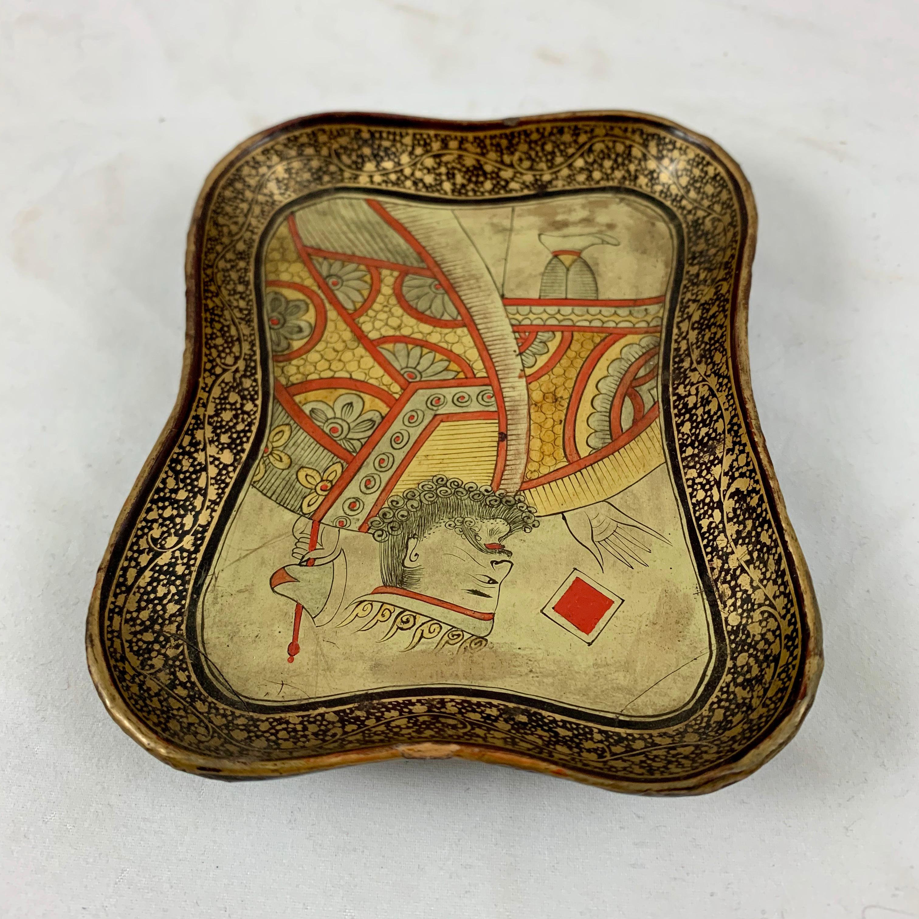Paper Mid-19th Century English Chinoiserie Lacquer Papier Mâché King Card Counter Tray