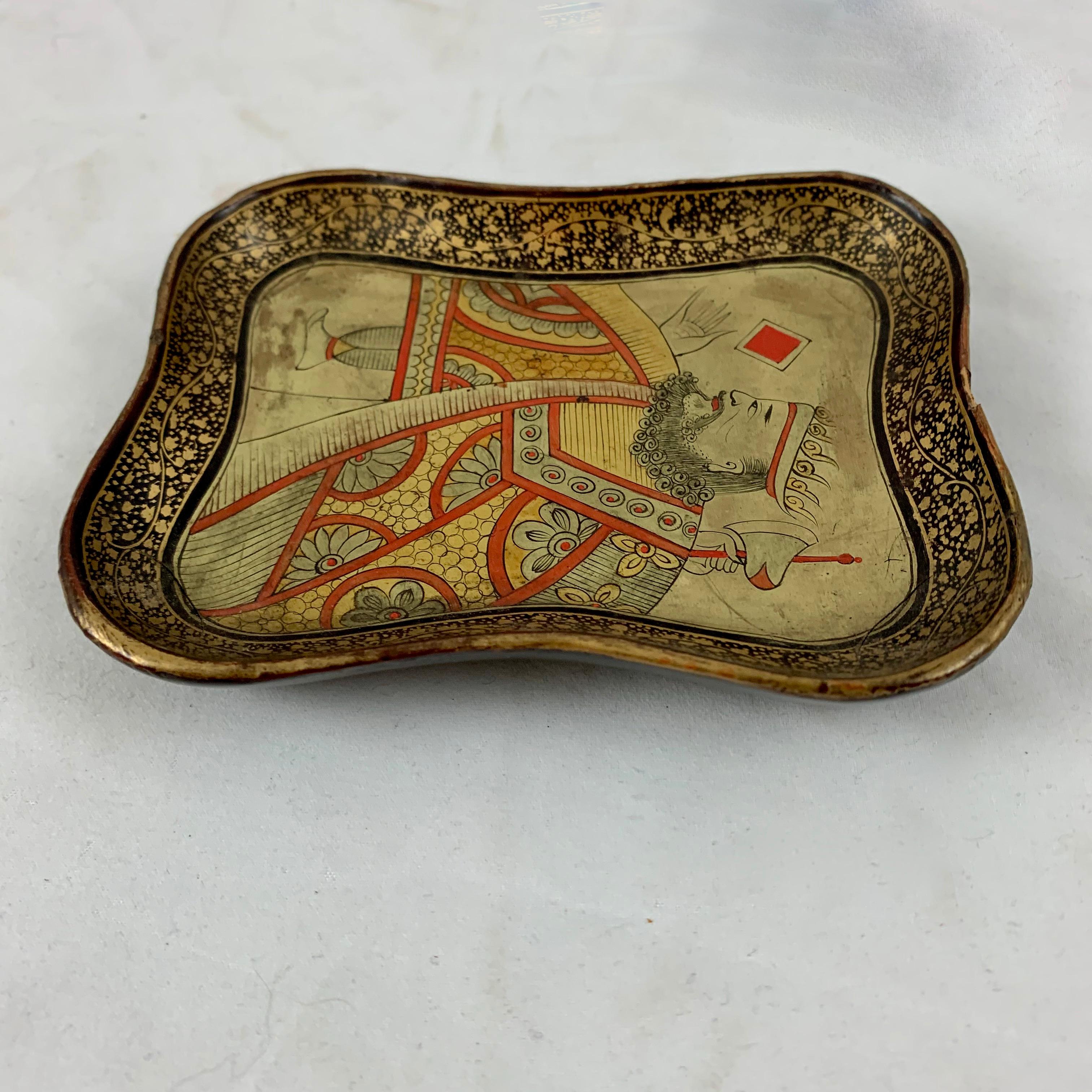 Mid-19th Century English Chinoiserie Lacquer Papier Mâché King Card Counter Tray 1