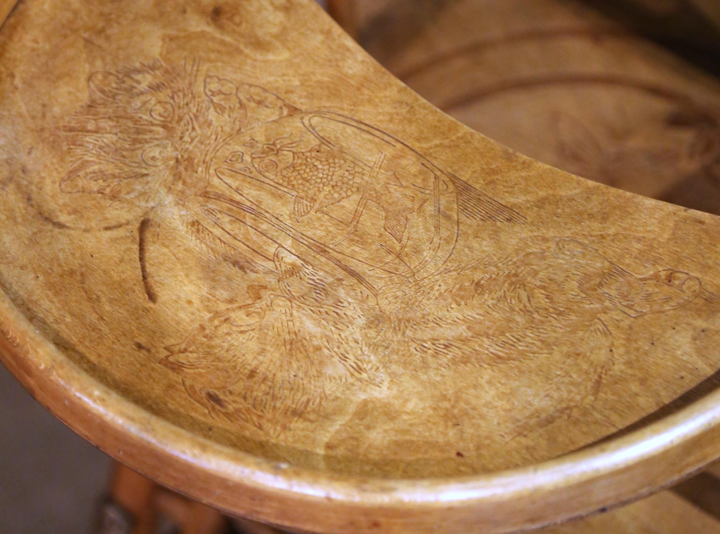 Sedia alta metamorfica francese Louis Philippe della metà del XIX secolo con decorazioni incise in vendita 3