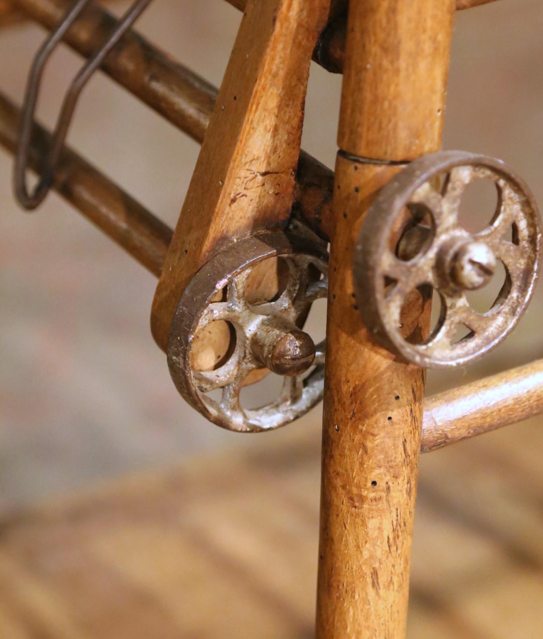 Sedia alta metamorfica francese Louis Philippe della metà del XIX secolo con decorazioni incise in vendita 5