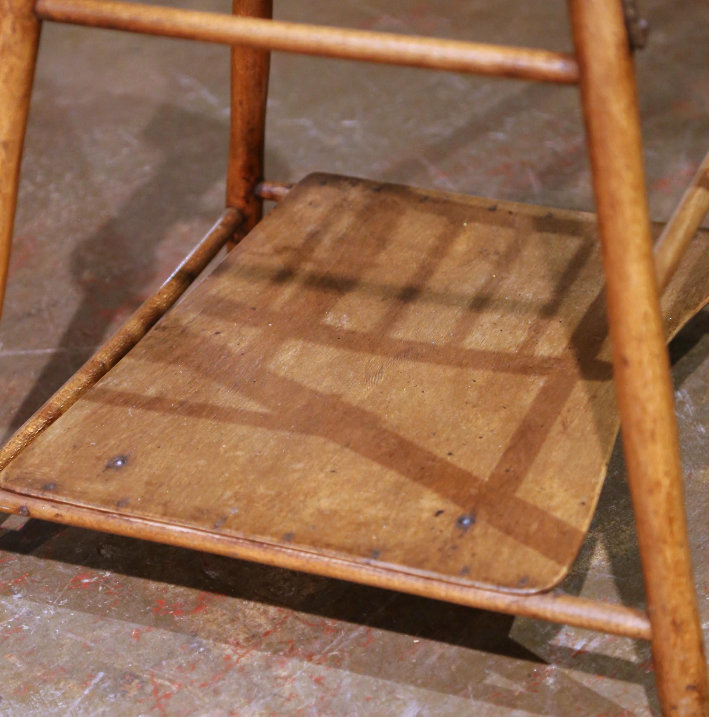 Sedia alta metamorfica francese Louis Philippe della metà del XIX secolo con decorazioni incise in vendita 6