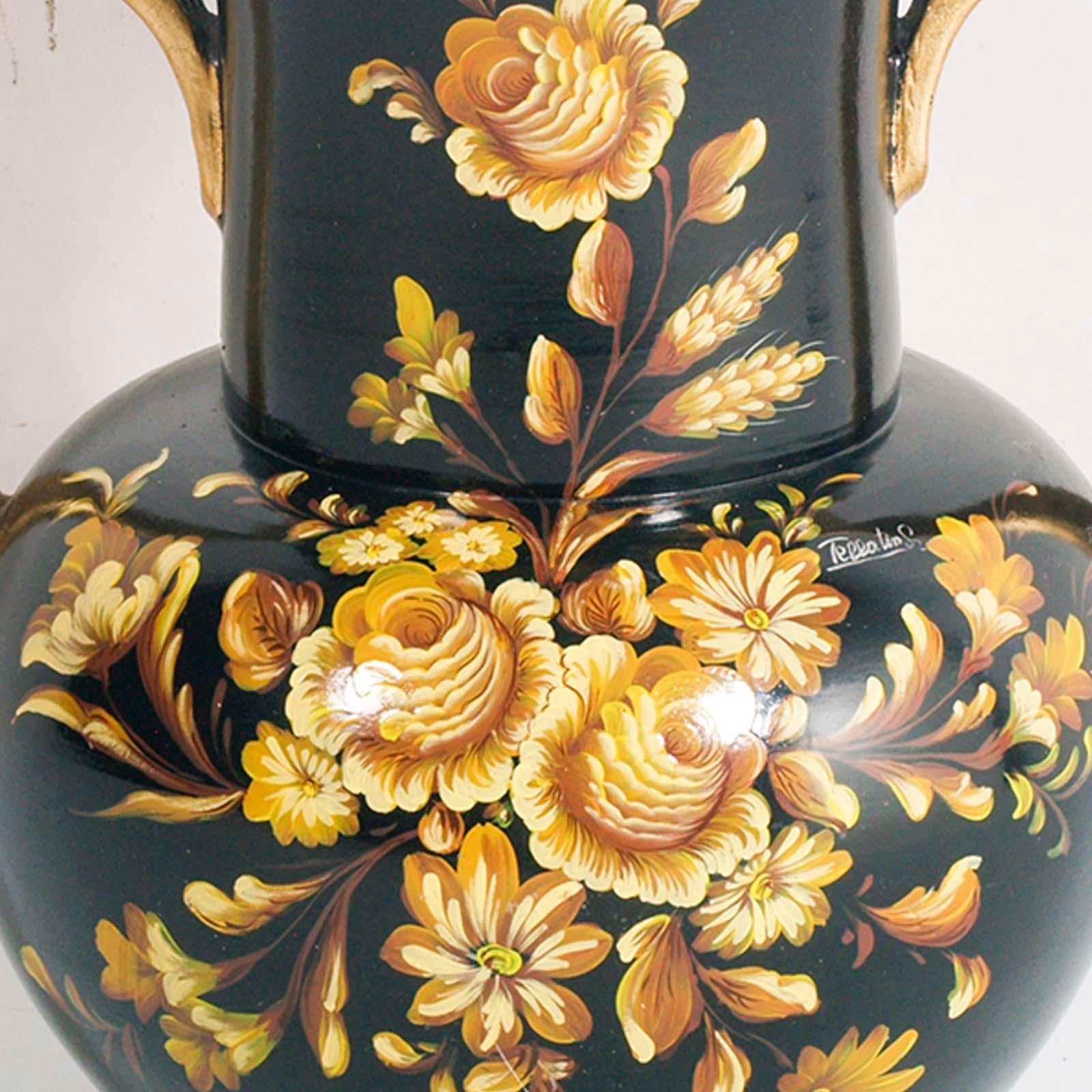 Antique 1848 signed large neoclassical terracotta vase hand decorated by Tellatin, Nove di Bassano, mid-20th century
Large amphora from 1848 with a pair of sinuous and wavy handles. The vase is decorated in the round with a black background and a