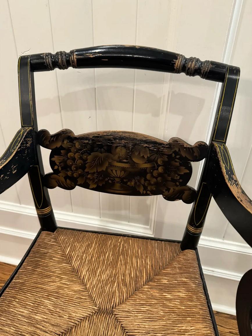 Colonial américain Mid-19th C. Signed Hitchcock Black & Gold-Stenciled Rush Armchair (Fauteuil en jonc noir et or) en vente