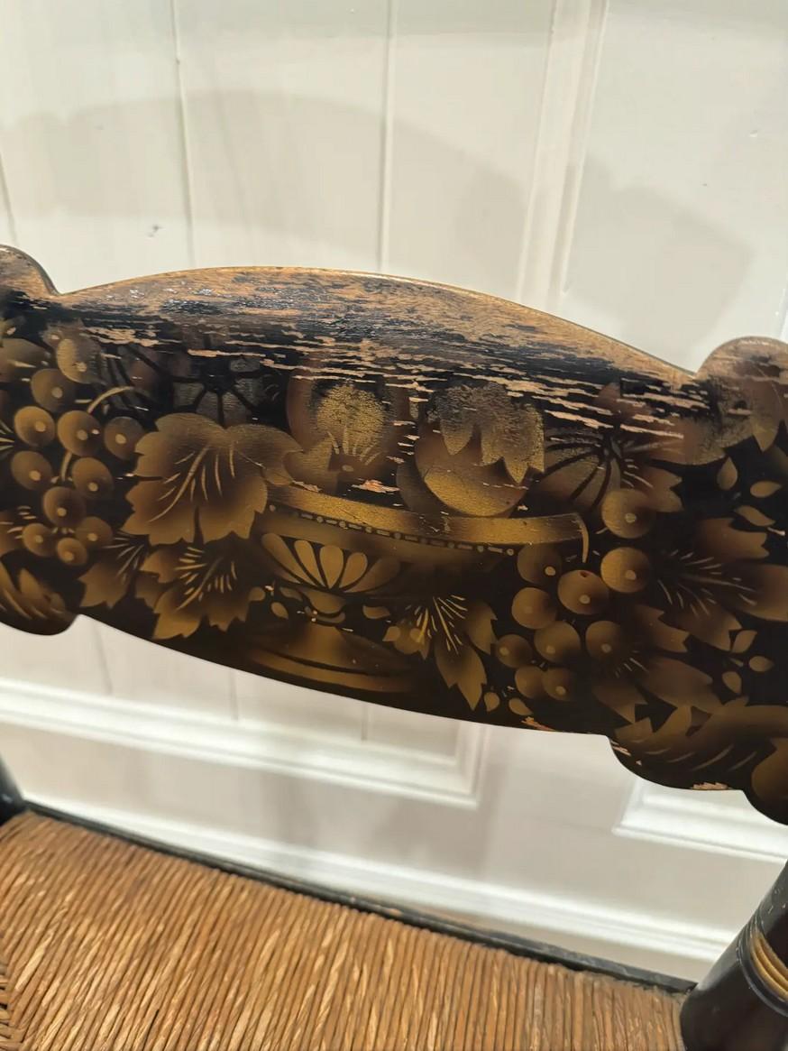 Américain Mid-19th C. Signed Hitchcock Black & Gold-Stenciled Rush Armchair (Fauteuil en jonc noir et or) en vente