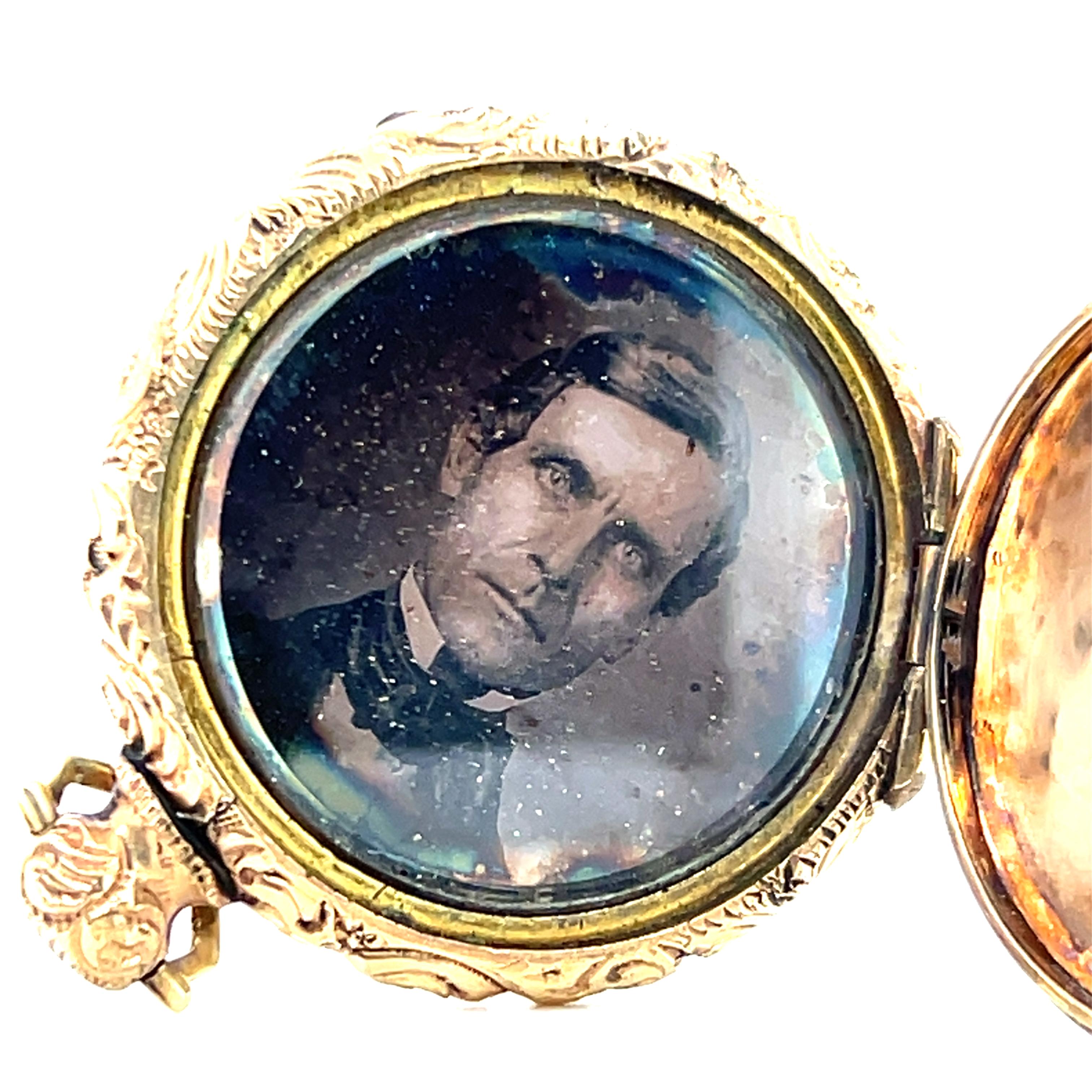 Mitte des 19. Jahrhunderts 10k Gelbgold Doppelseitige Medaille mit Daguerreotypie 1850s im Angebot 1