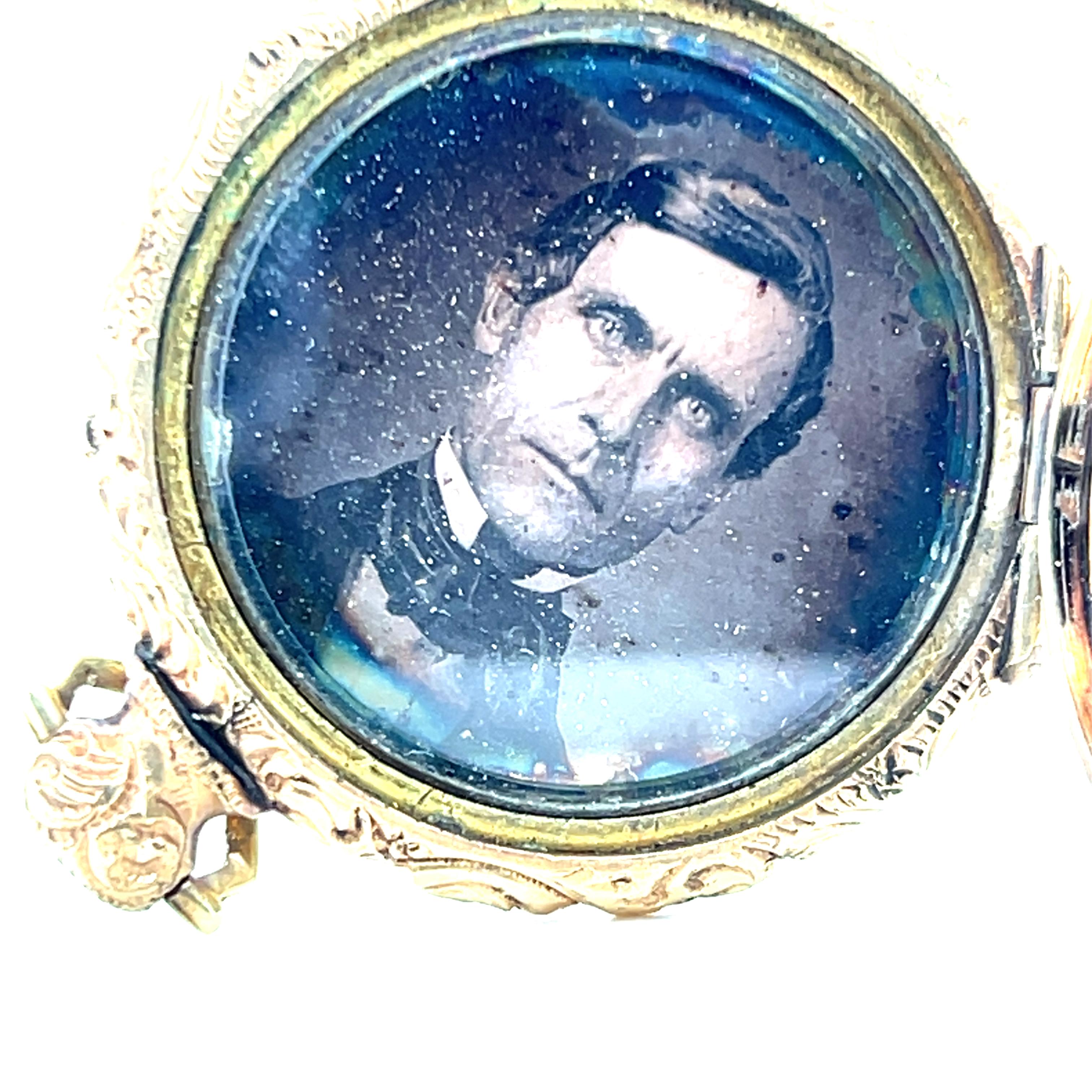 Mitte des 19. Jahrhunderts 10k Gelbgold Doppelseitige Medaille mit Daguerreotypie 1850s im Angebot 2