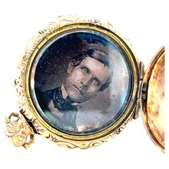 Mid 19th Century 10k Yellow Gold Double-Sided Locket with Daguerreotype 1850s