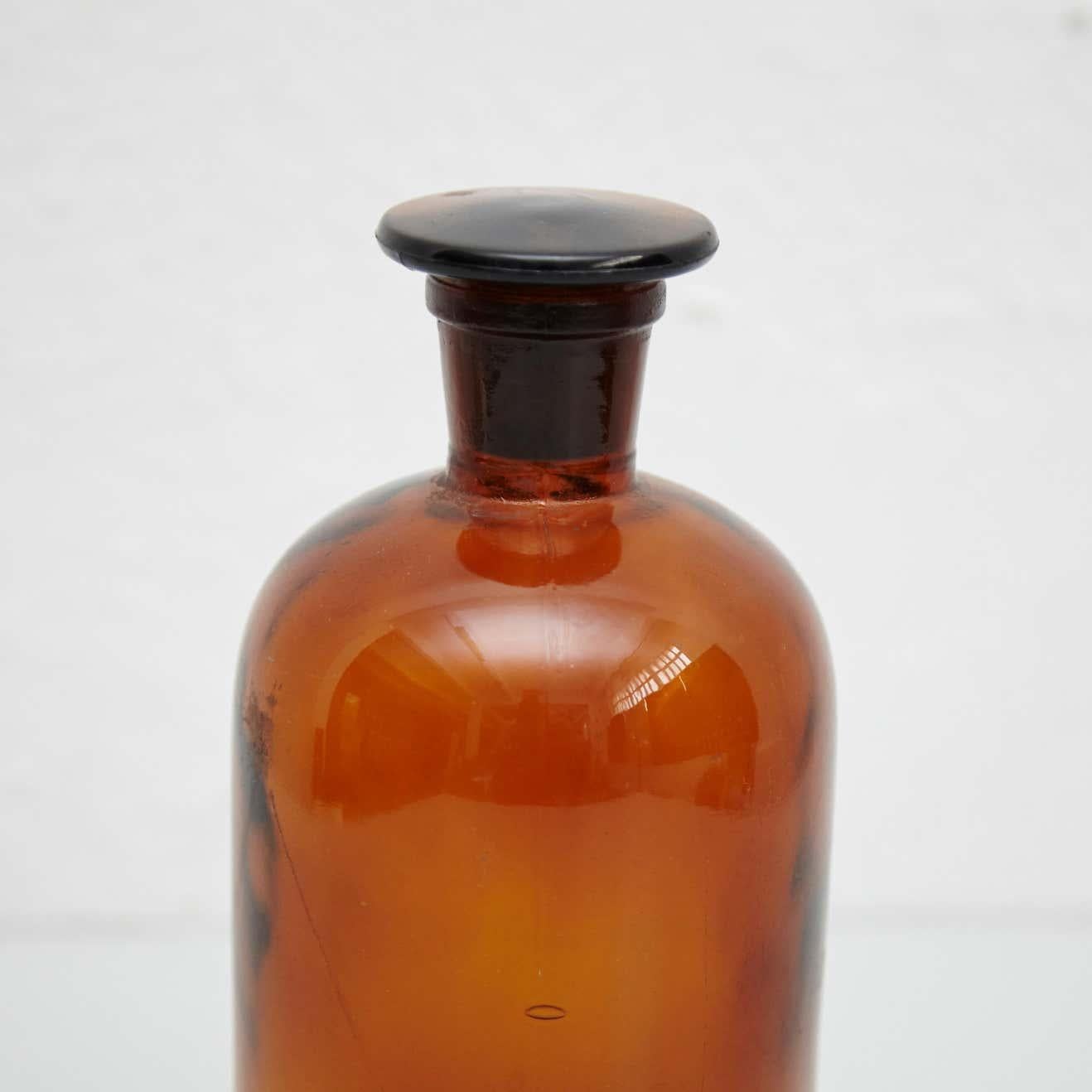 amber glass apothecary bottles