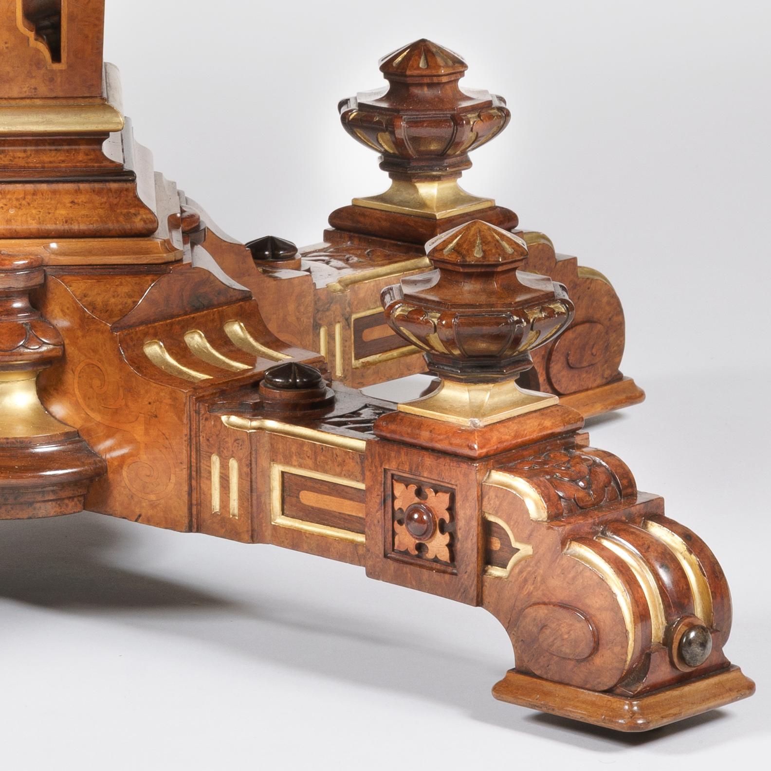 Achteckiger Amboyna-Mitteltisch aus der Mitte des 19. Jahrhunderts (Vergoldet) im Angebot
