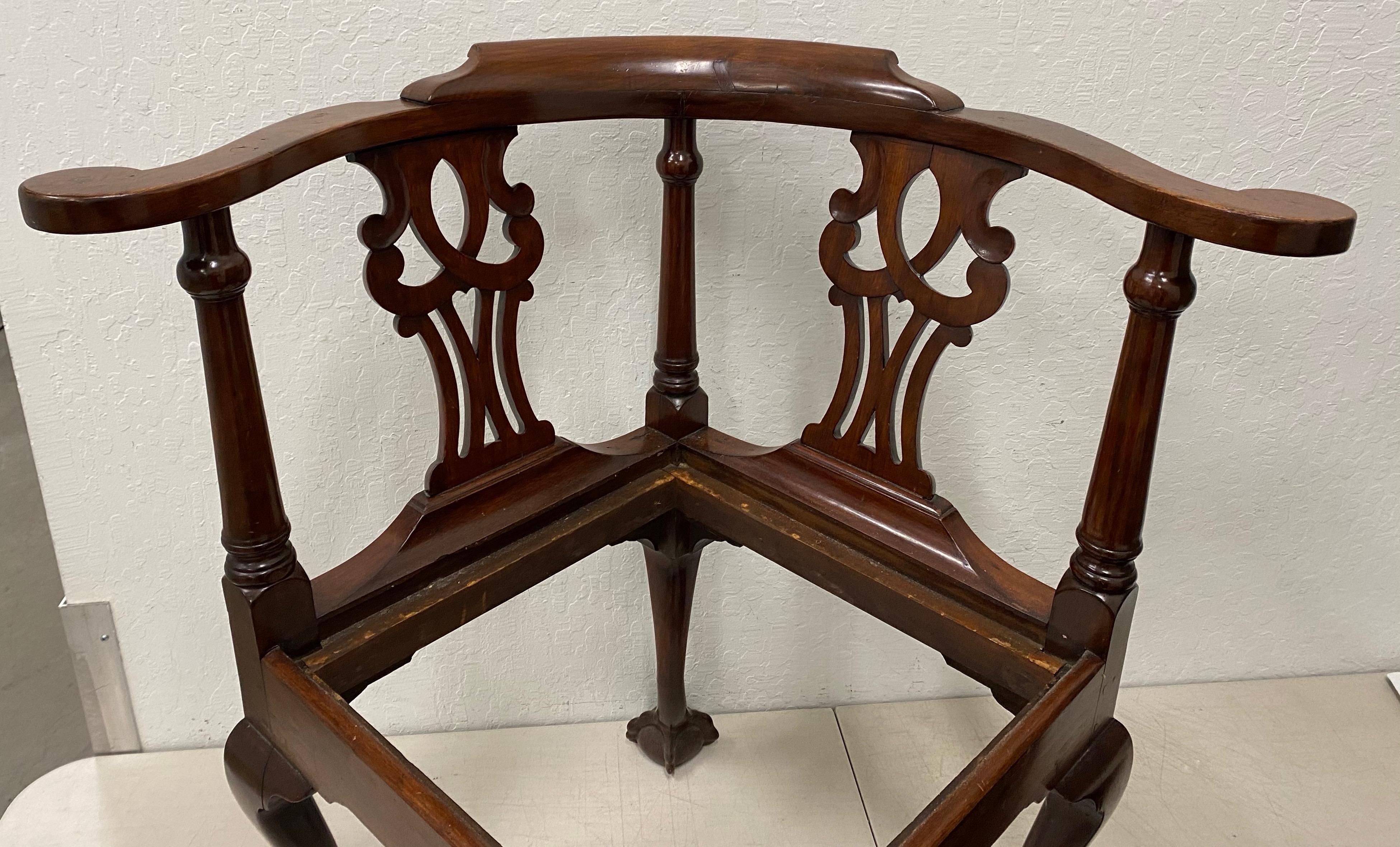 Mahogany Mid-19th Century American Chippendale Corner Chair, circa 1850s