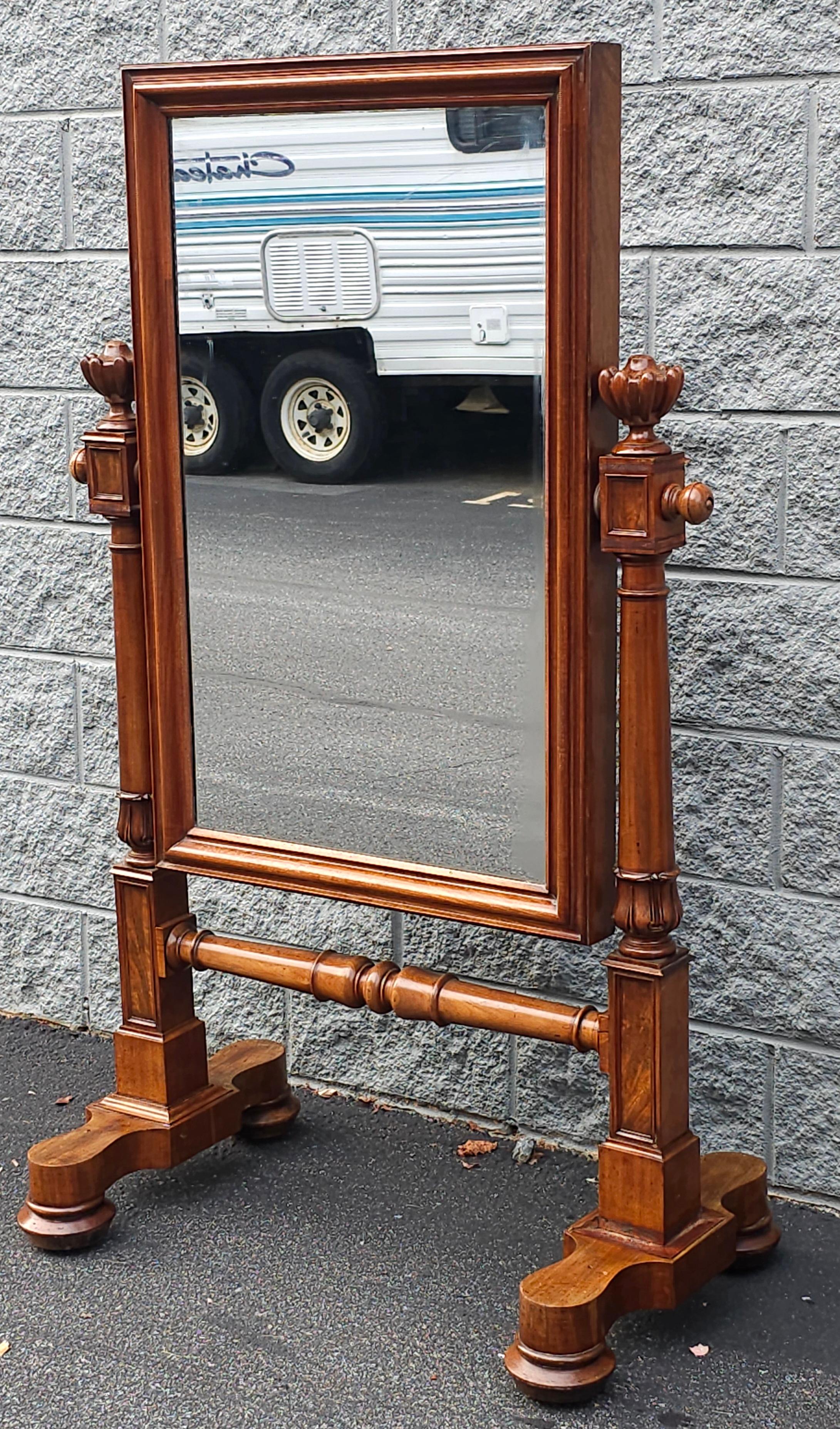 Americano Specchio chevale in mogano Impero americano della metà del XIX secolo, CIRCA 1870 in vendita