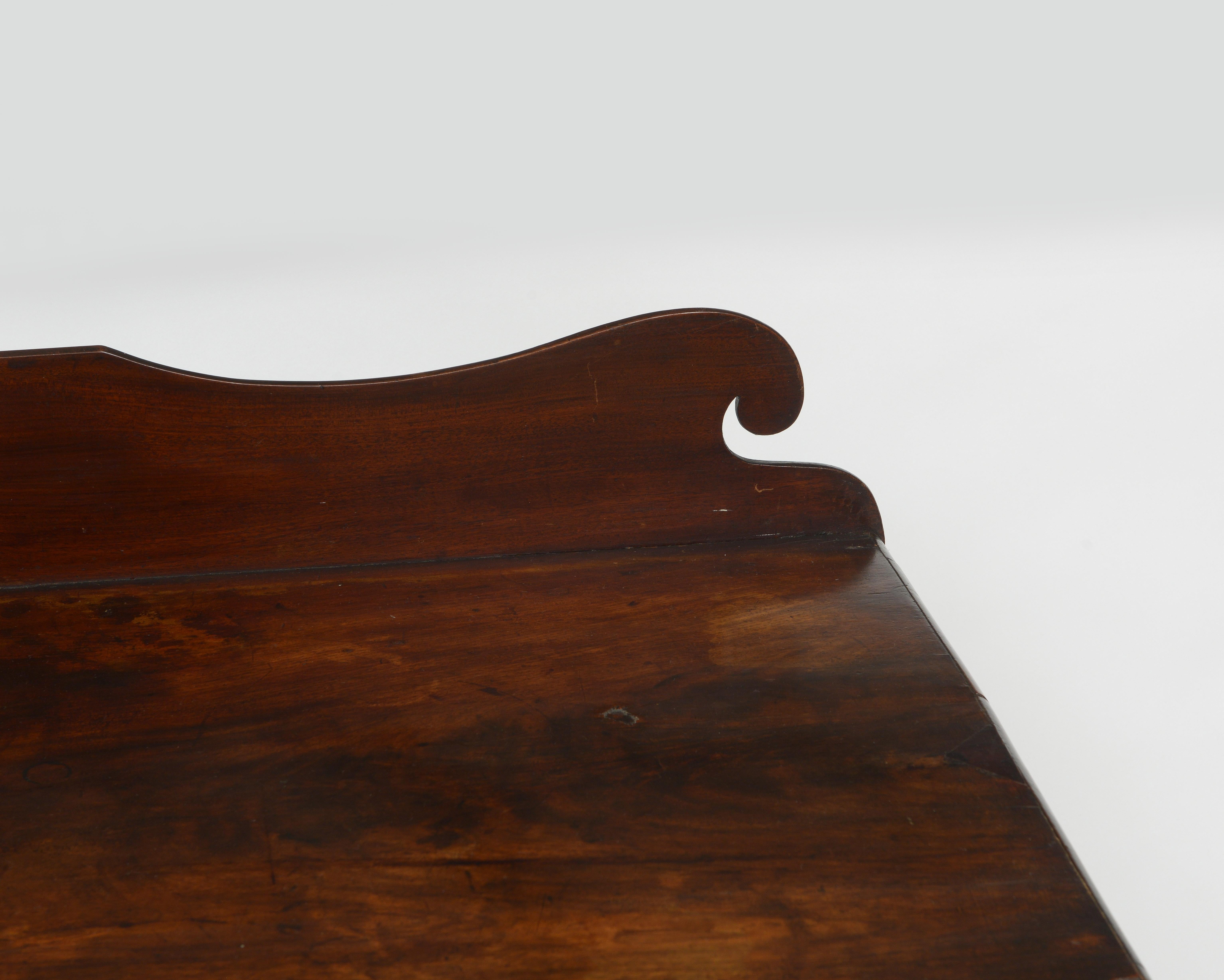 Table console en noyer américain du milieu du 19e siècle avec un seul tiroir en vente 1