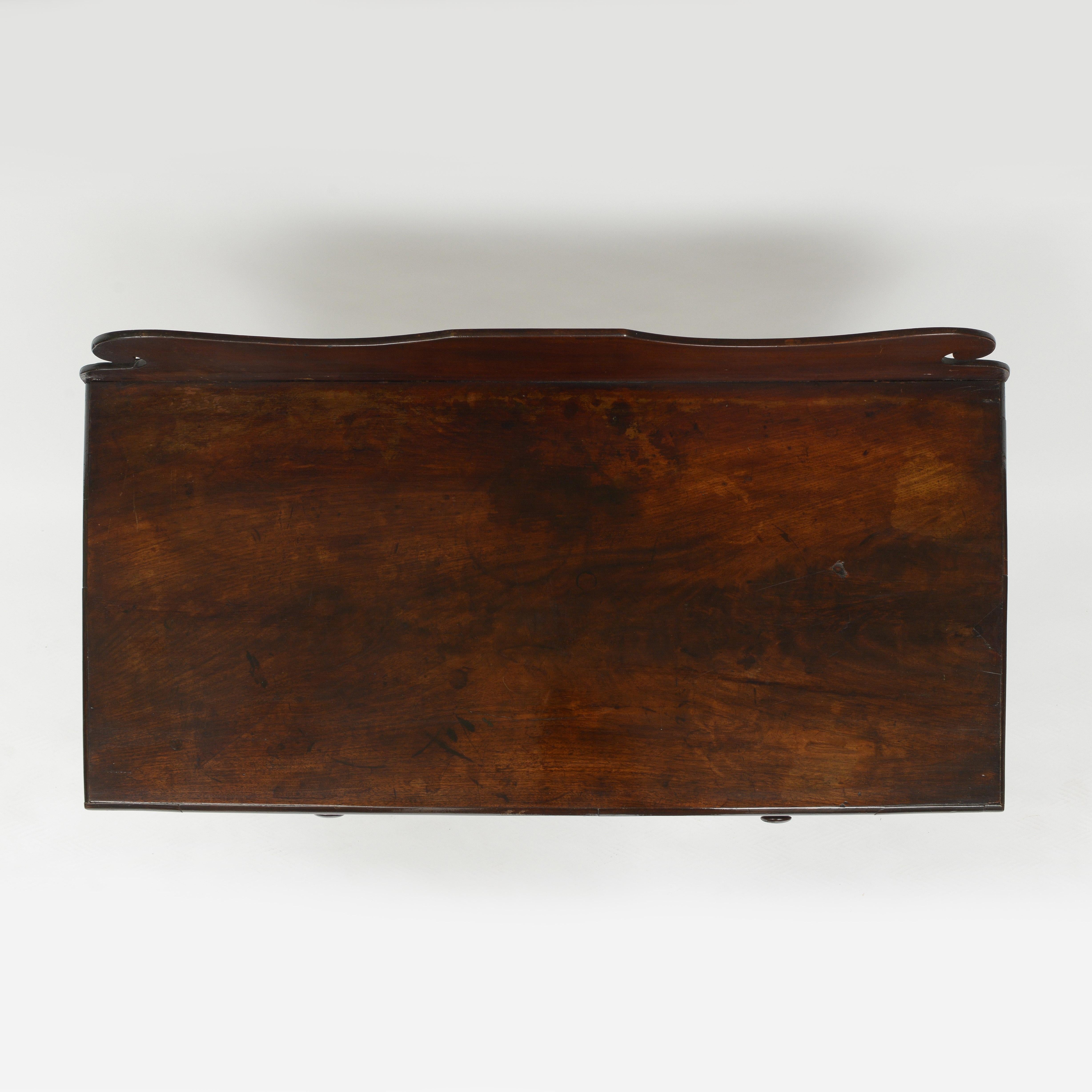 Table console en noyer américain du milieu du 19e siècle avec un seul tiroir en vente 2