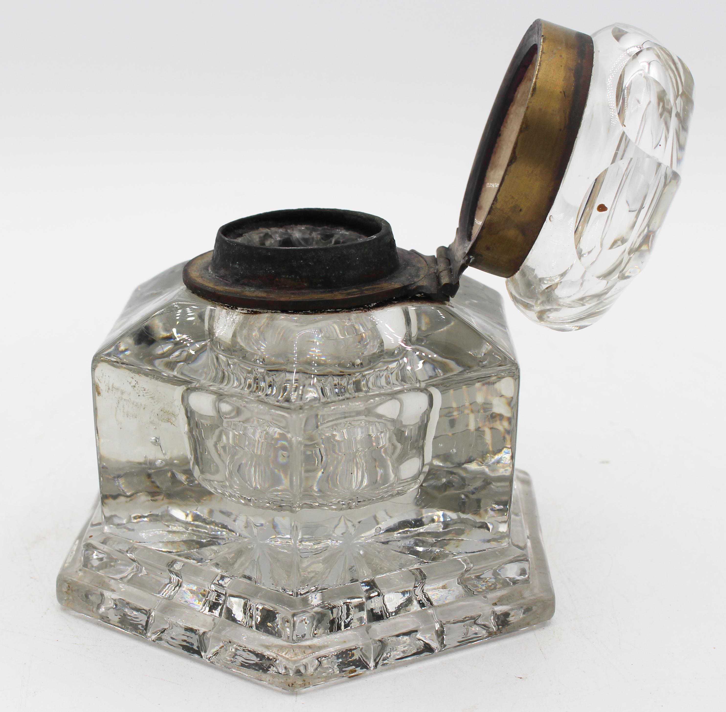 Mid-19th Century Anglo-French Mold & Cut Glass Inkwell In Good Condition For Sale In Chapel Hill, NC