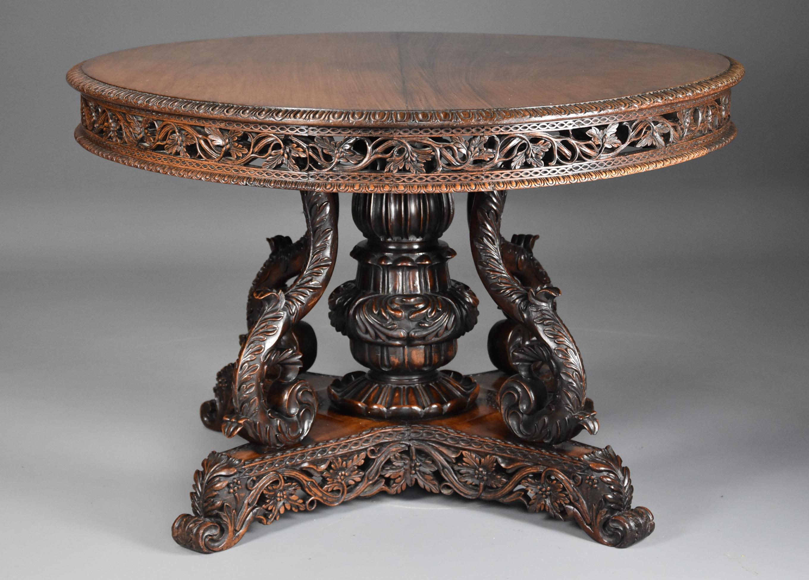 Mid-19th Century Anglo Indian Padouk Oval Centre Table with Superb Faded Patina In Good Condition In Suffolk, GB